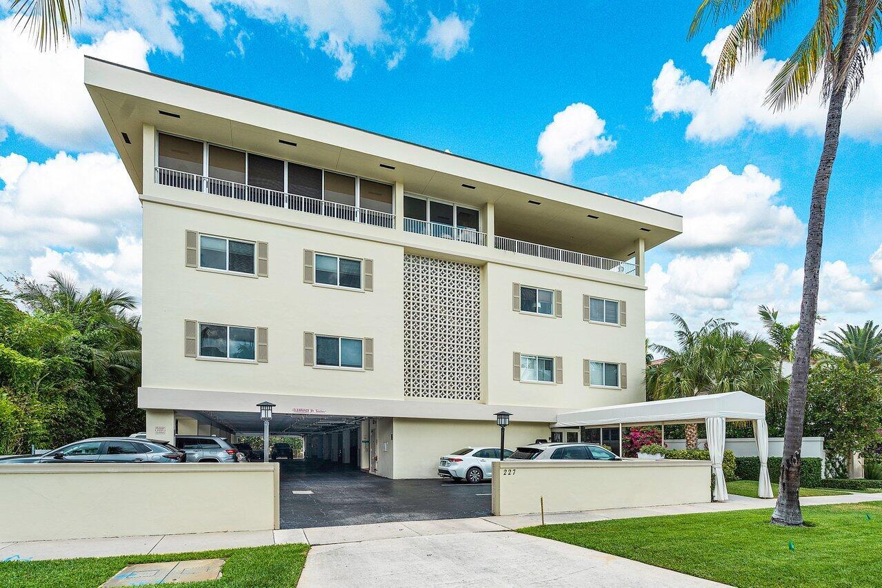 Photo 9 of home located at 227 Brazilian 0050 Avenue NW 050, Palm Beach FL