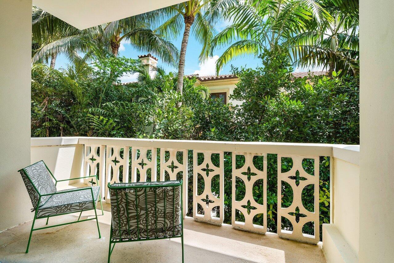 Photo 4 of home located at 227 Brazilian 0050 Avenue NW 050, Palm Beach FL