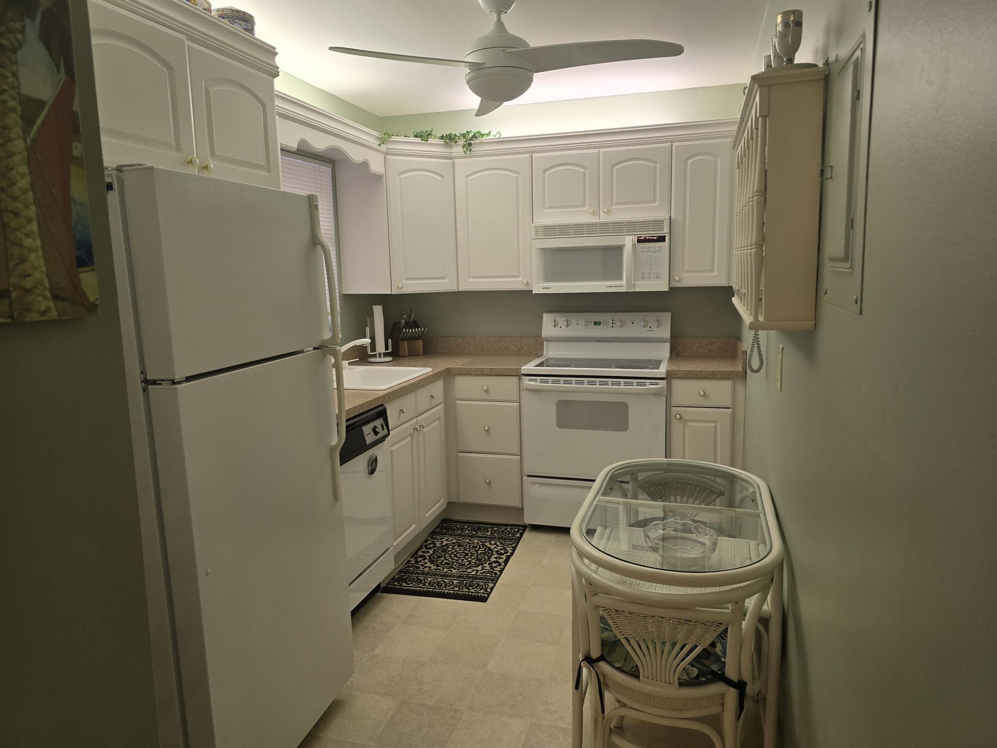 Photo 7 of home located at 112 Lake Dora Drive, West Palm Beach FL