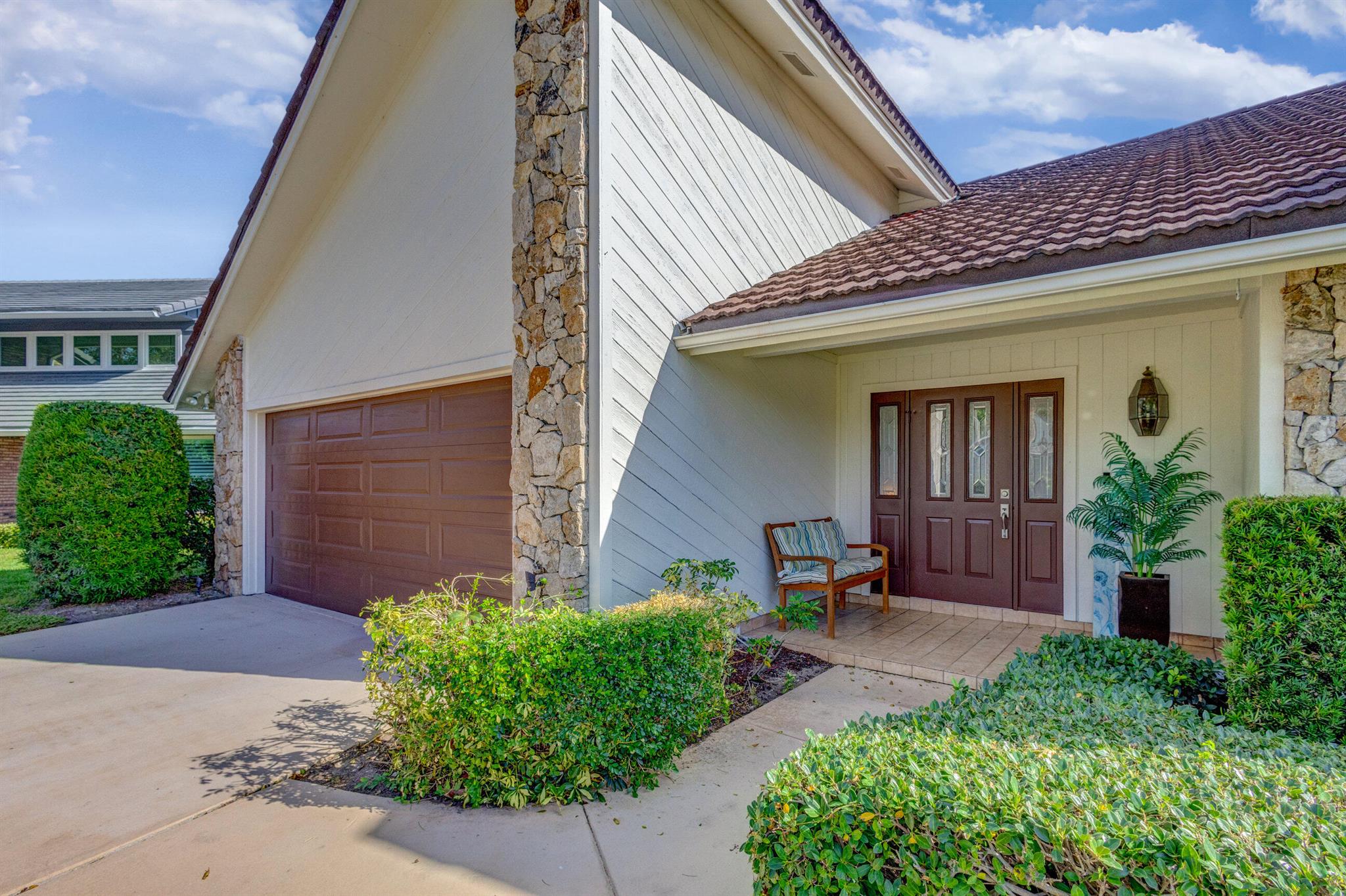 Stunning lakefront home in Frenchmen's Landing, fully renovated in 2019 by a renowned designer! This 4BR/3BA split-plan gem features an open design with volume ceilings & panoramic lake views from the expansive kitchen-family room combo. The modern kitchen boasts white cabinetry, dual oversized islands,  high-end stainless appliances, Italian granite countertops, a glass tile backsplash, & a touch-control induction cooktop. Porcelain tile floors throughout. The family room showcases a striking porcelain-tiled feature wall, ideal for a flat-screen TV & a 7-foot LED fireplace. Every room, including the Florida room, is fitted with new ceiling fans. Contemporary elegance at its finest! Don't miss the opportunity to own this beautifully updated masterpiece!