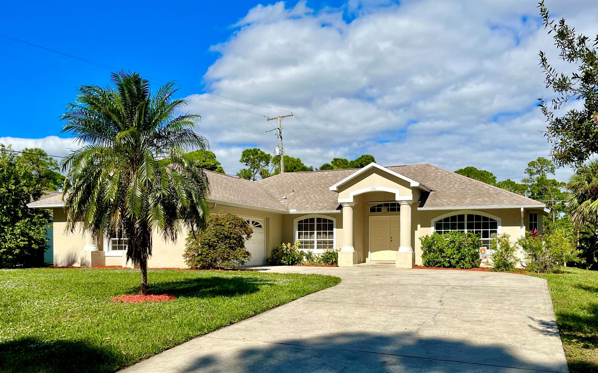 MGB Capri Model CBS Pool home . Vaulted ceilings and a 3 panel slider out to the pool. Waterproof vinyl flooring & carpet. Spacious master suite with walk-in closet, master bath with double sinks & separate pool entrance. 2017 Roof, 2015 A/C, and 2021 Water Heater.