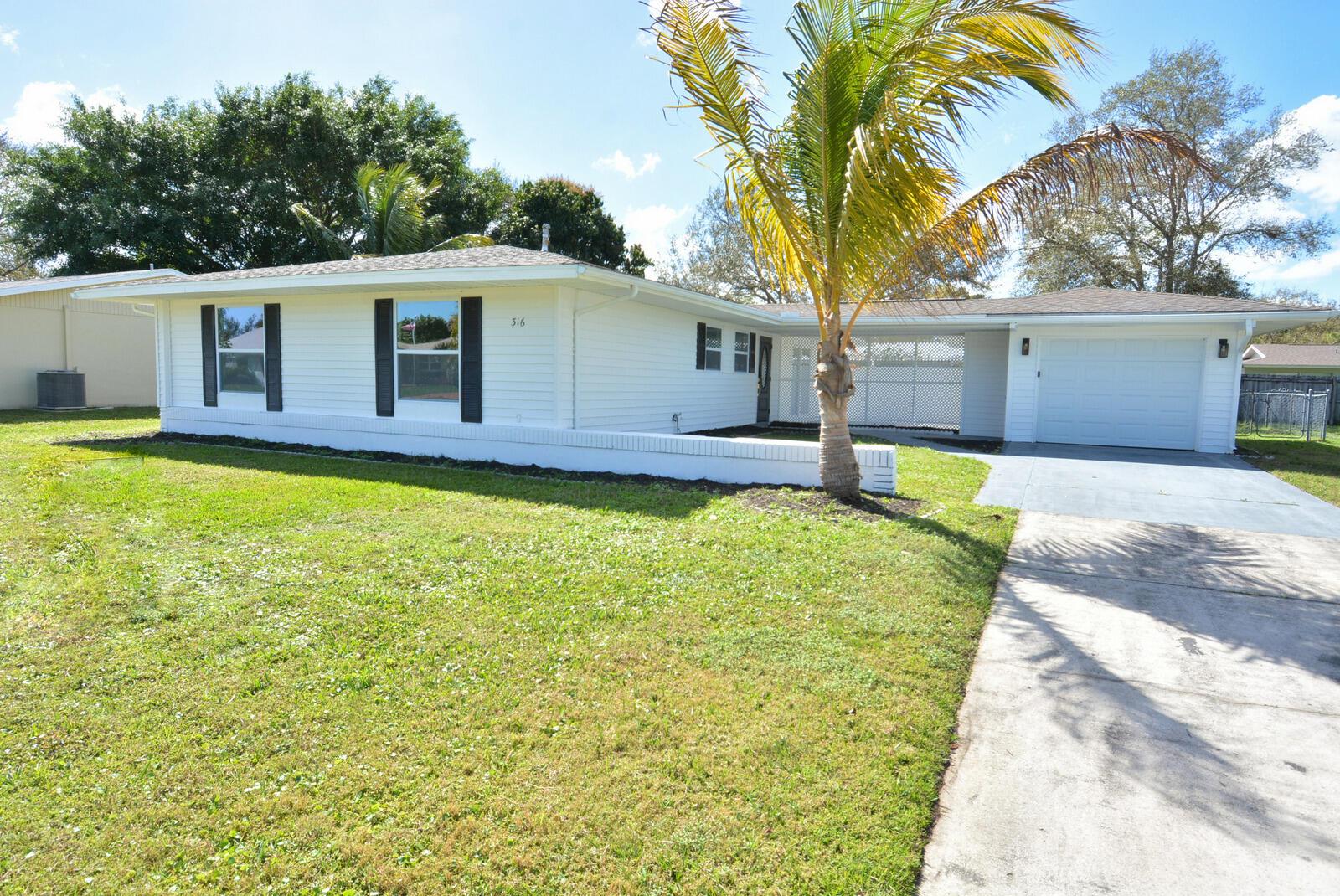 Photo 2 of home located at 316 NE Orchard Street, Port St Lucie FL