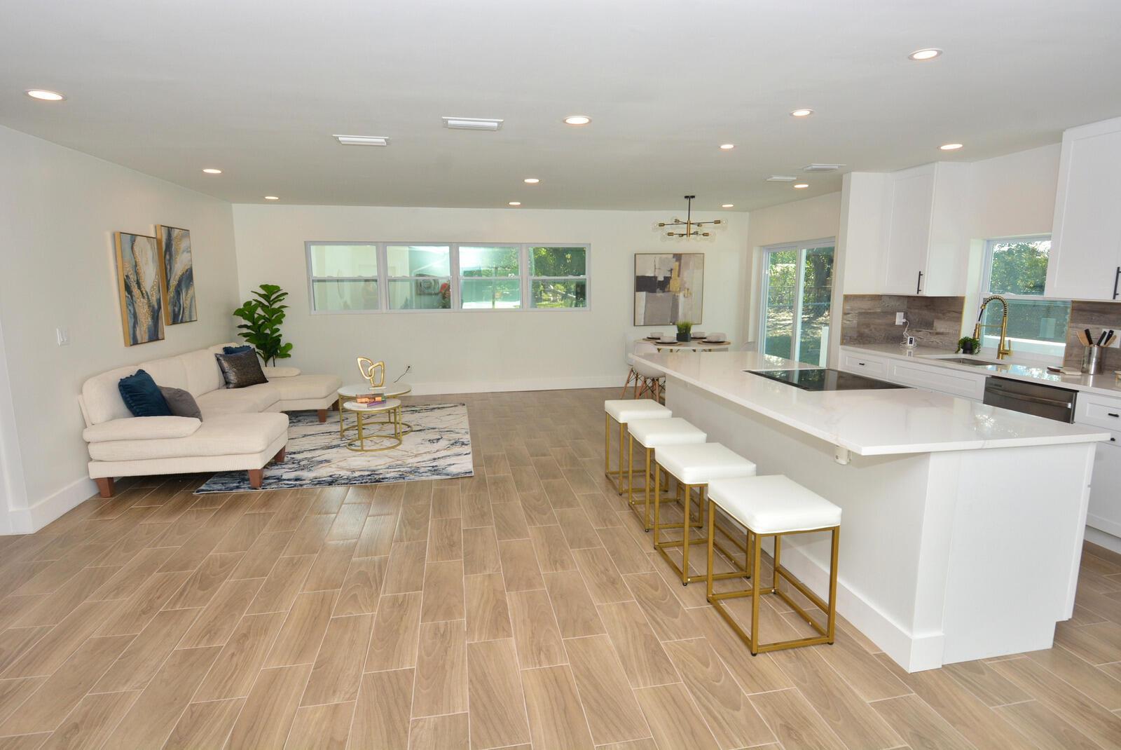 Photo 5 of home located at 316 NE Orchard Street, Port St Lucie FL