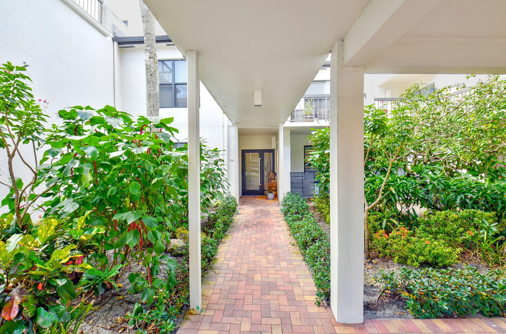Photo 3 of home located at 800 Greensward Court 104-I, Delray Beach FL