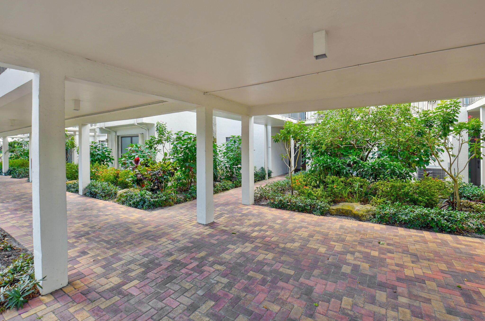 Photo 4 of home located at 800 Greensward Court 104-I, Delray Beach FL