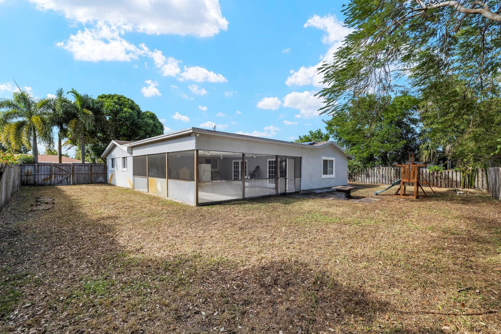 Photo 19 of home located at 6918 Tradewind Way, Lake Worth FL