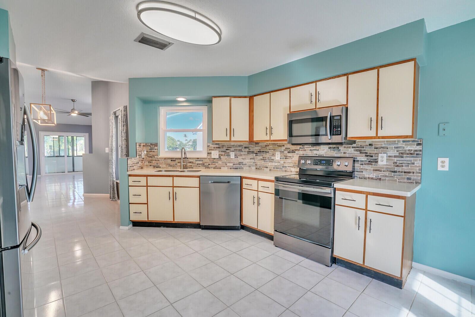 Photo 18 of home located at 32 Misty Meadow Drive, Boynton Beach FL