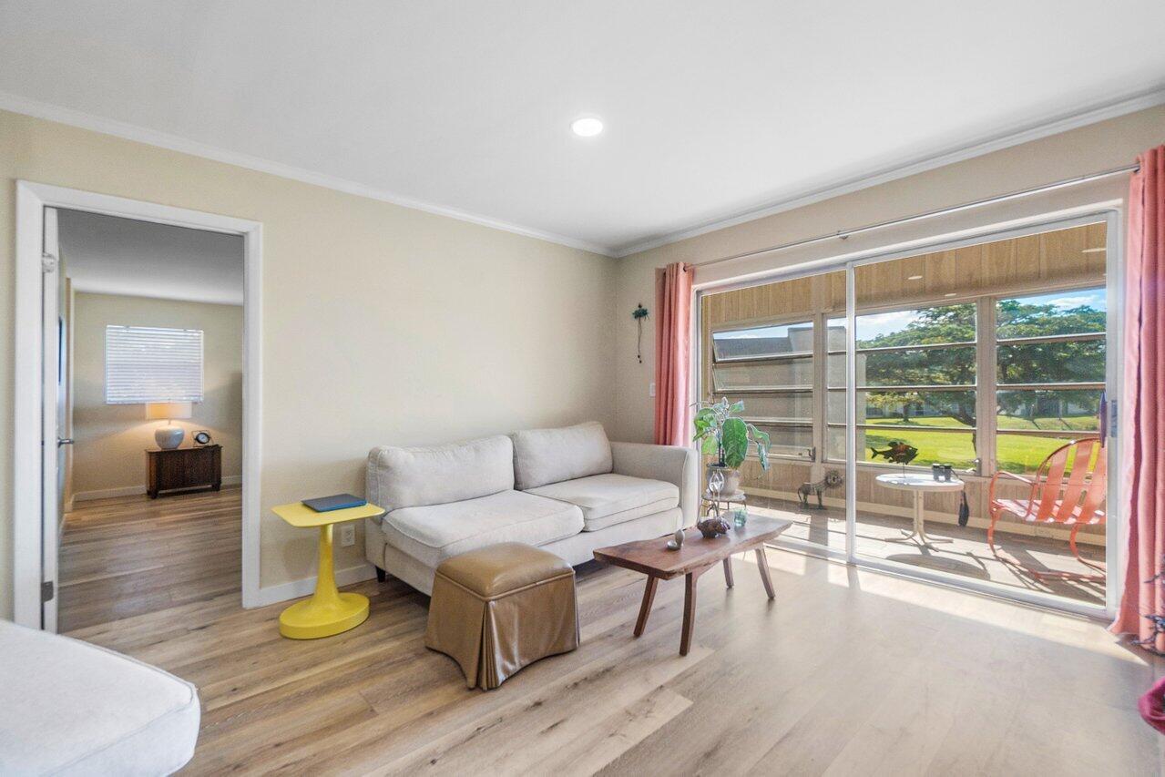 Photo 10 of home located at 148 Lake Constance Drive 148, West Palm Beach FL