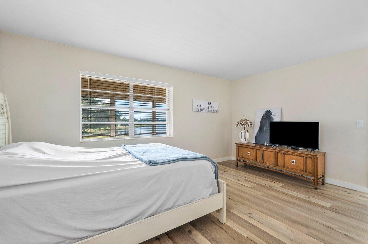 Photo 14 of home located at 148 Lake Constance Drive 148, West Palm Beach FL