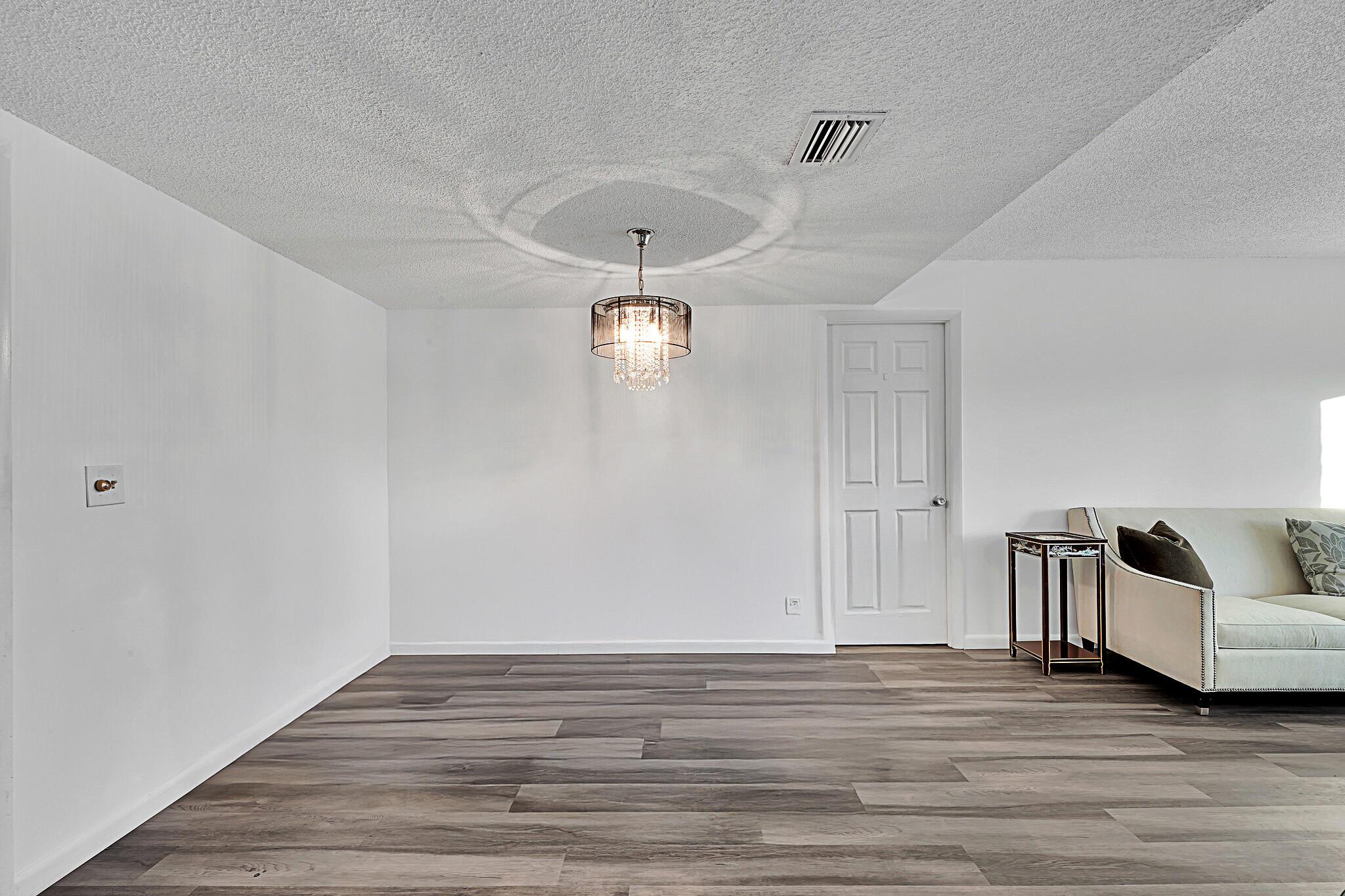 Photo 13 of home located at 182 Lake Evelyn Drive, West Palm Beach FL