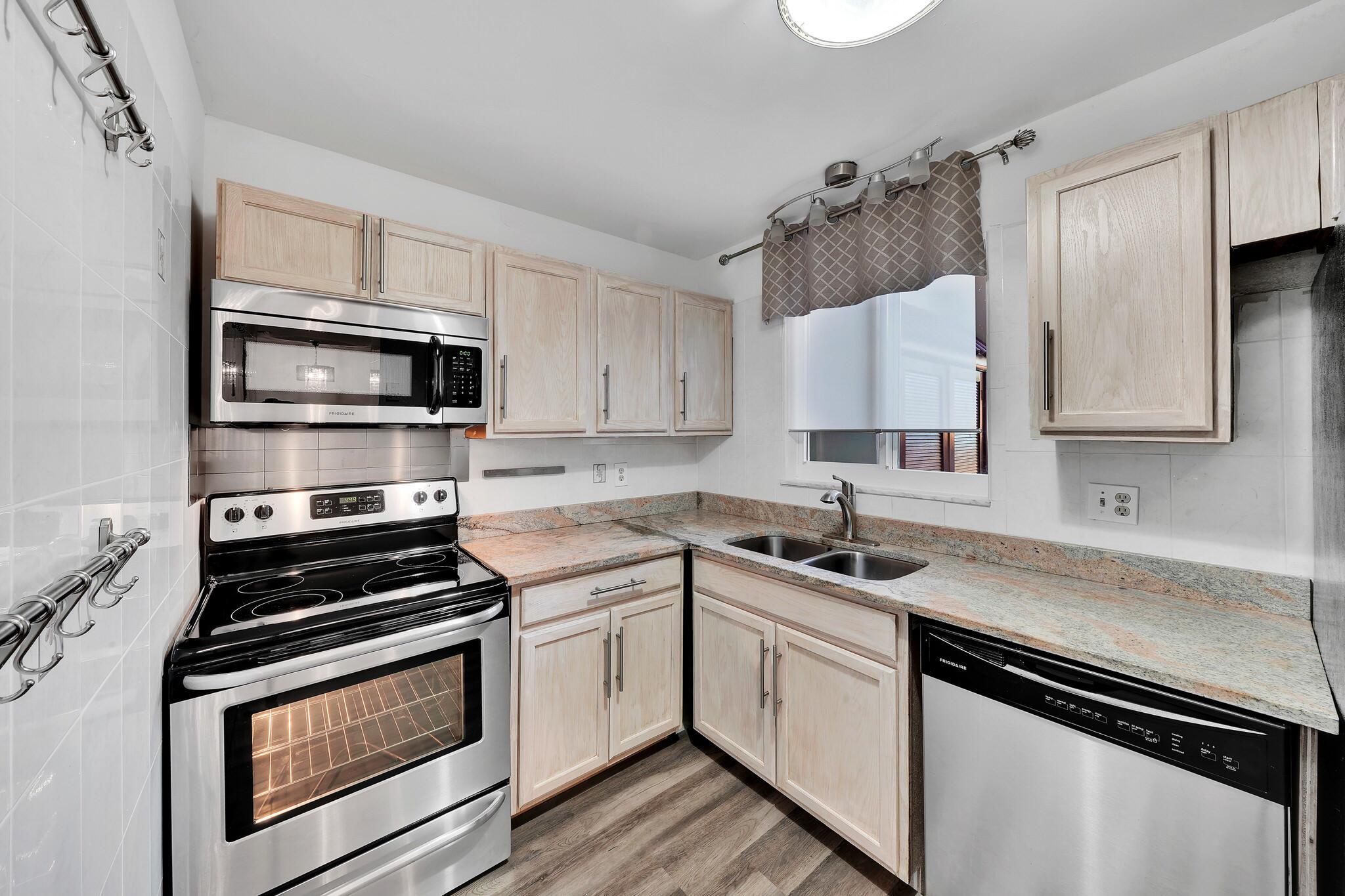 Photo 15 of home located at 182 Lake Evelyn Drive, West Palm Beach FL