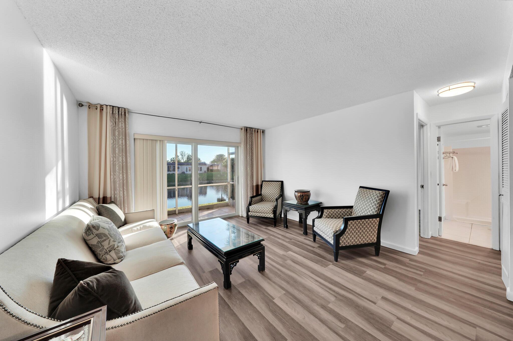 Photo 3 of home located at 182 Lake Evelyn Drive, West Palm Beach FL