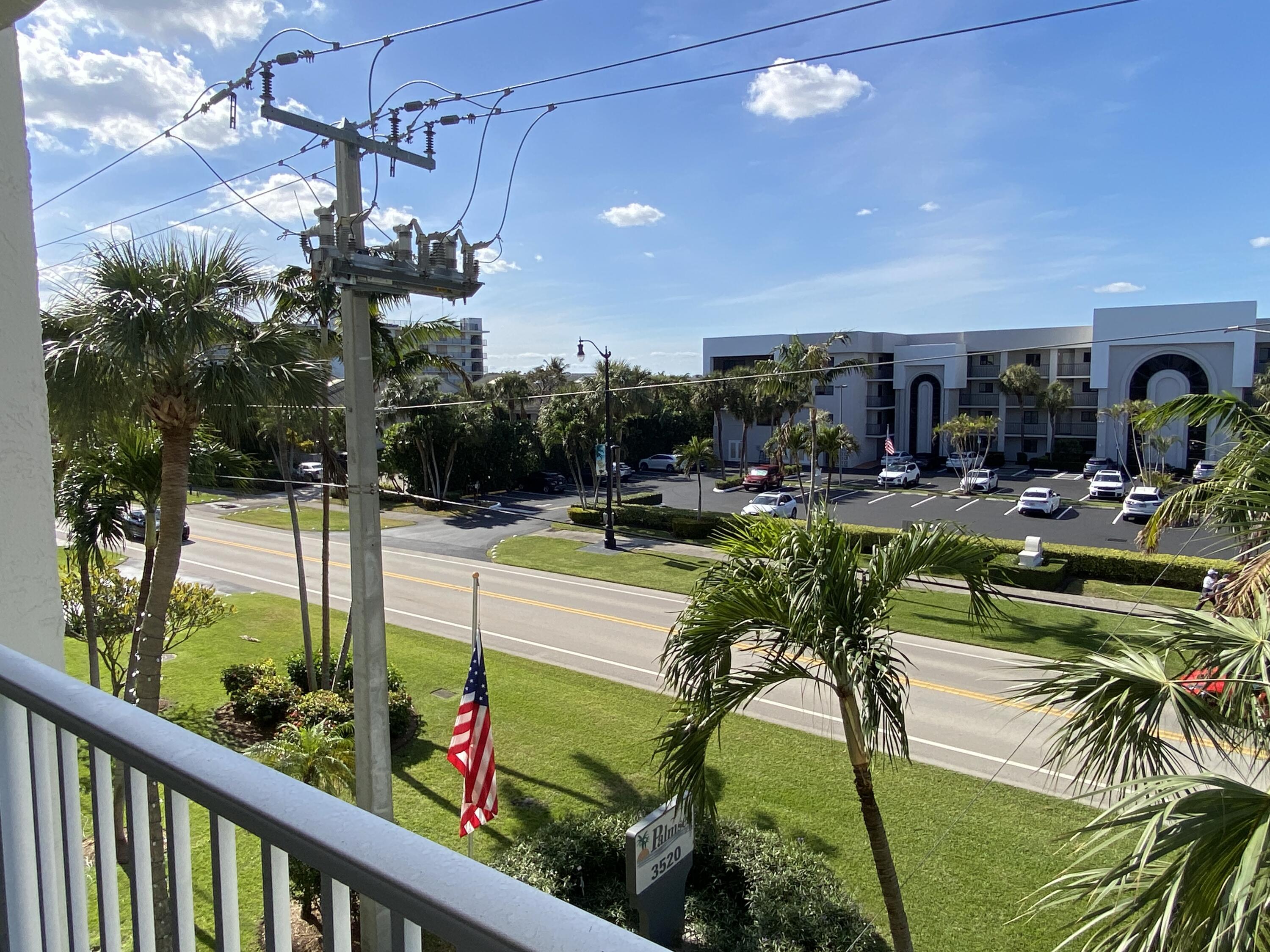Photo 4 of home located at 3520 S Ocean Boulevard H301, South Palm Beach FL