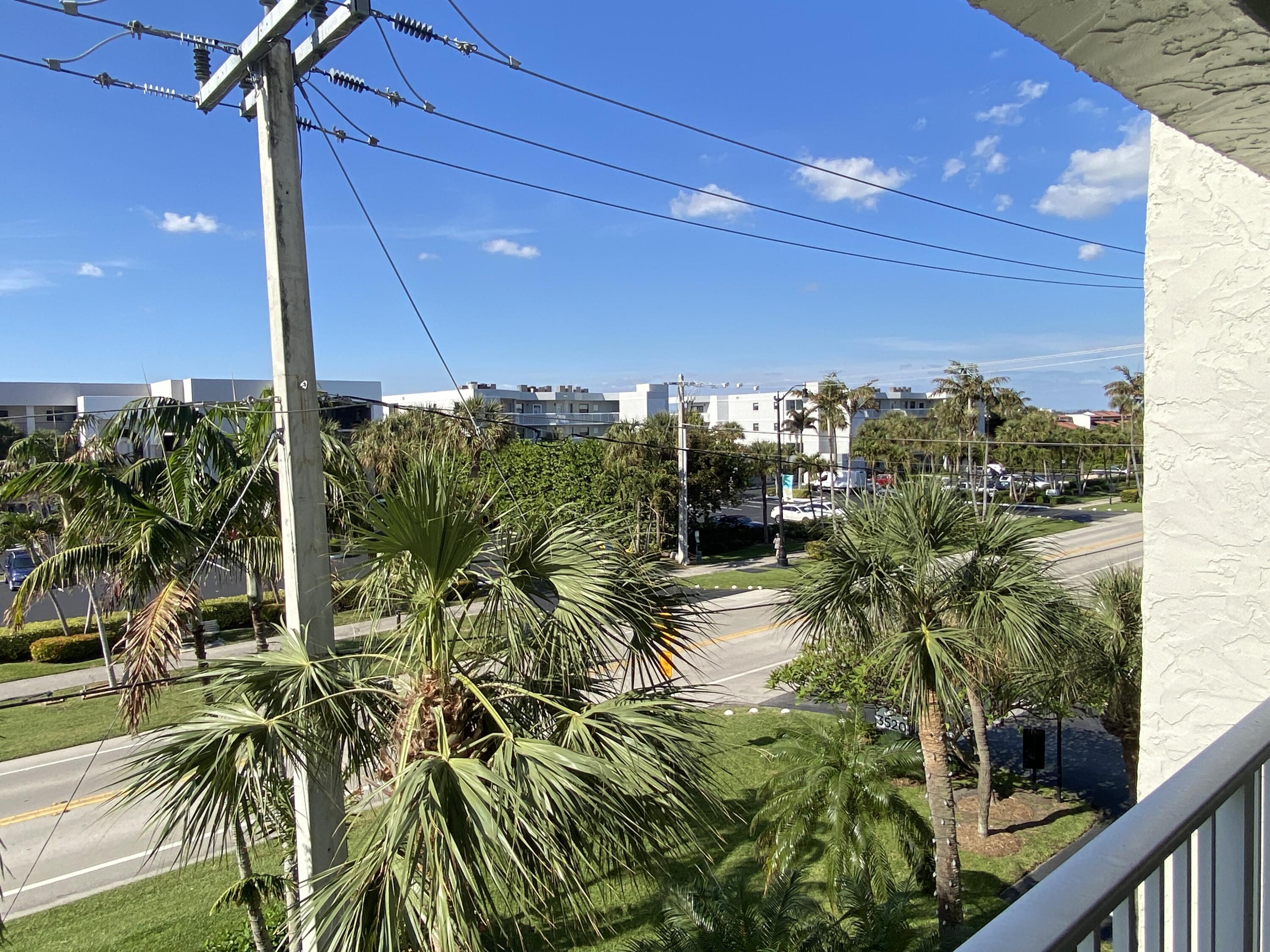 Photo 6 of home located at 3520 S Ocean Boulevard H301, South Palm Beach FL