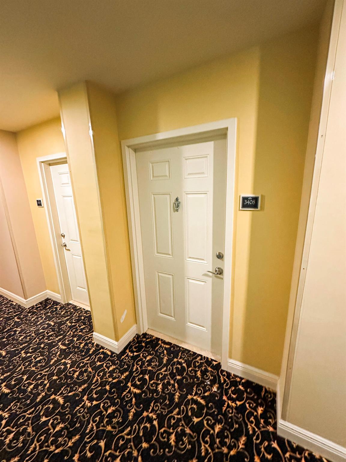 Rarely available with tropical courtyard view (most are parking lot views). This condo is walkable to some of the best restaurants and shops in the area, and to both Fresh Market and Publix. No carpet, stainless steel appliances in the kitchen, granite counters, nice bathroom, and washer/dryer in unit. Top floor condo has higher ceilings than the lower levels. AC 2023. Impact windows. Live your best life in Midtown Condo in Palm Beach Gardens.