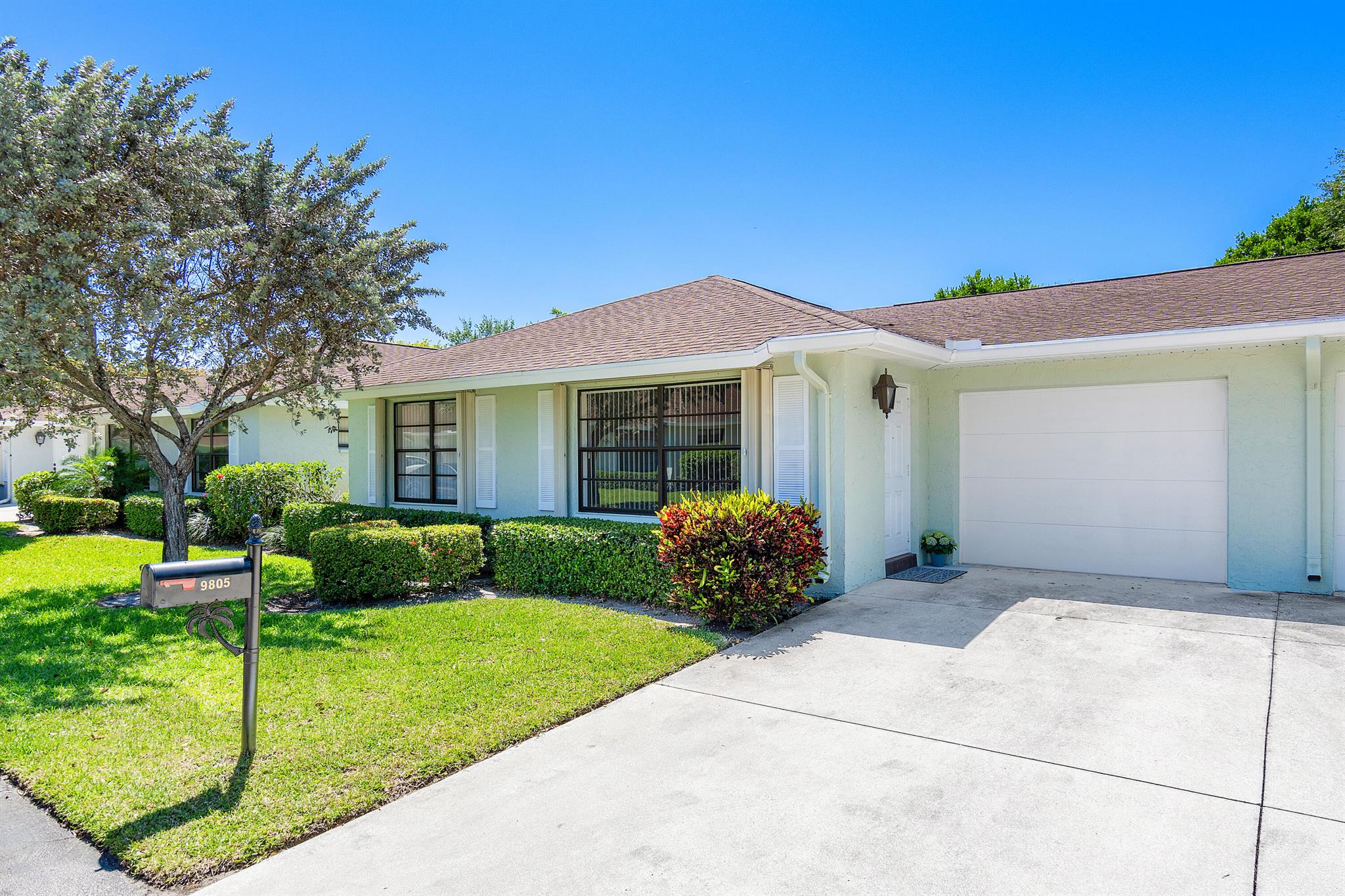 Check out this Freshly Painted Villa. A spacious 2-Bedroom, 2-Bathroom Villa has a over-sized Living Room, adjoining Dining Room and an open Florida Room. Kitchen has new American Woodmark lower cabinets along with a Smart Samsung stove and Smart dishwasher. No Popcorn on Ceilings. Accordion Shutters on all windows and garage with tile flooring. Community offers a saltwater pool, clubhouse, library, and many social clubs. Association fees cover cable, water, sewer, trash, roof/gutters, landscaping, and exterior building maintenance. Close to shopping, restaurants, movies, and hospitals. There is a no-renting policy for two years. 1 Pet per unit allowed.