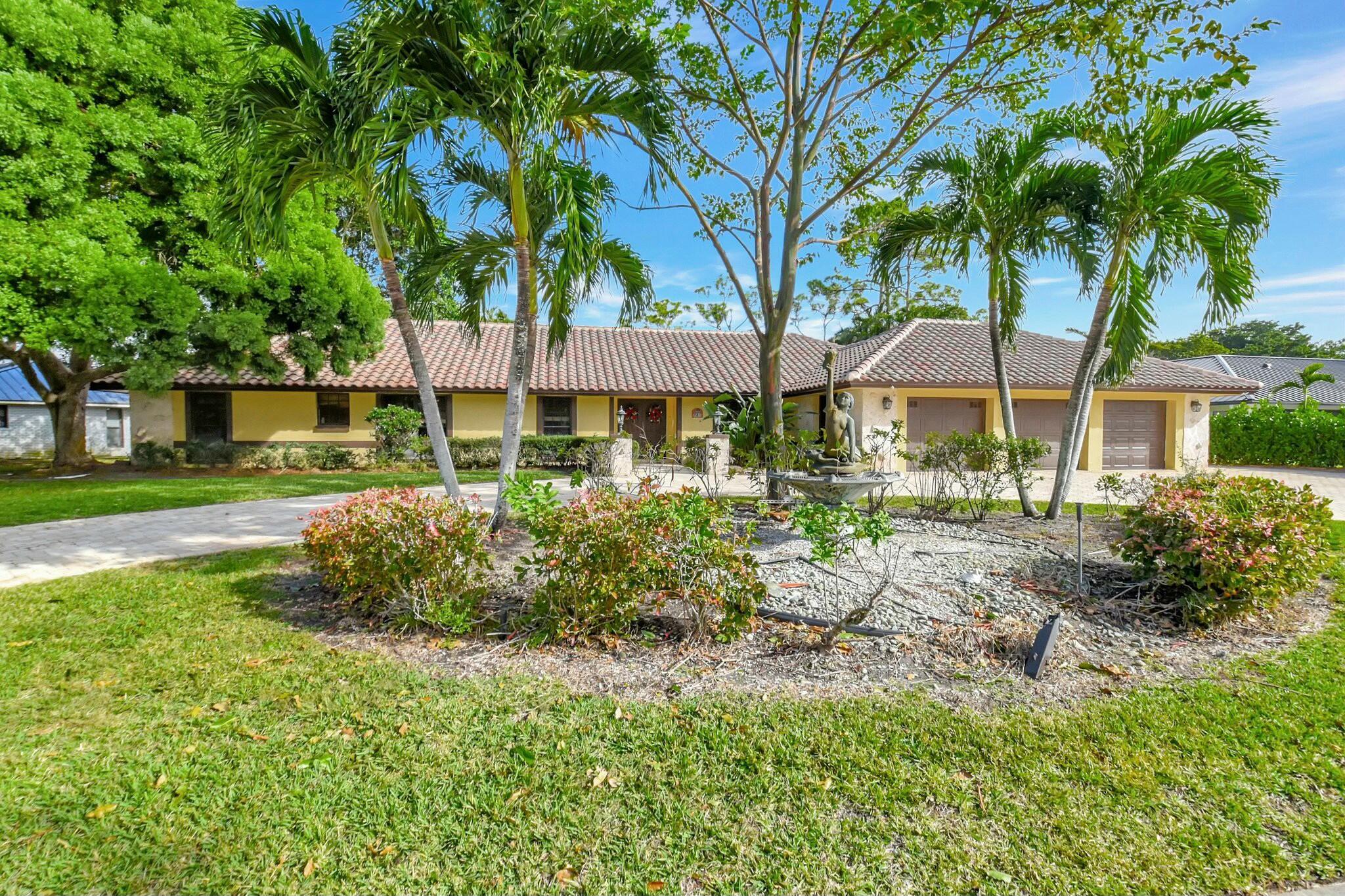 581 Country Club Drive, Atlantis, Florida 33462
