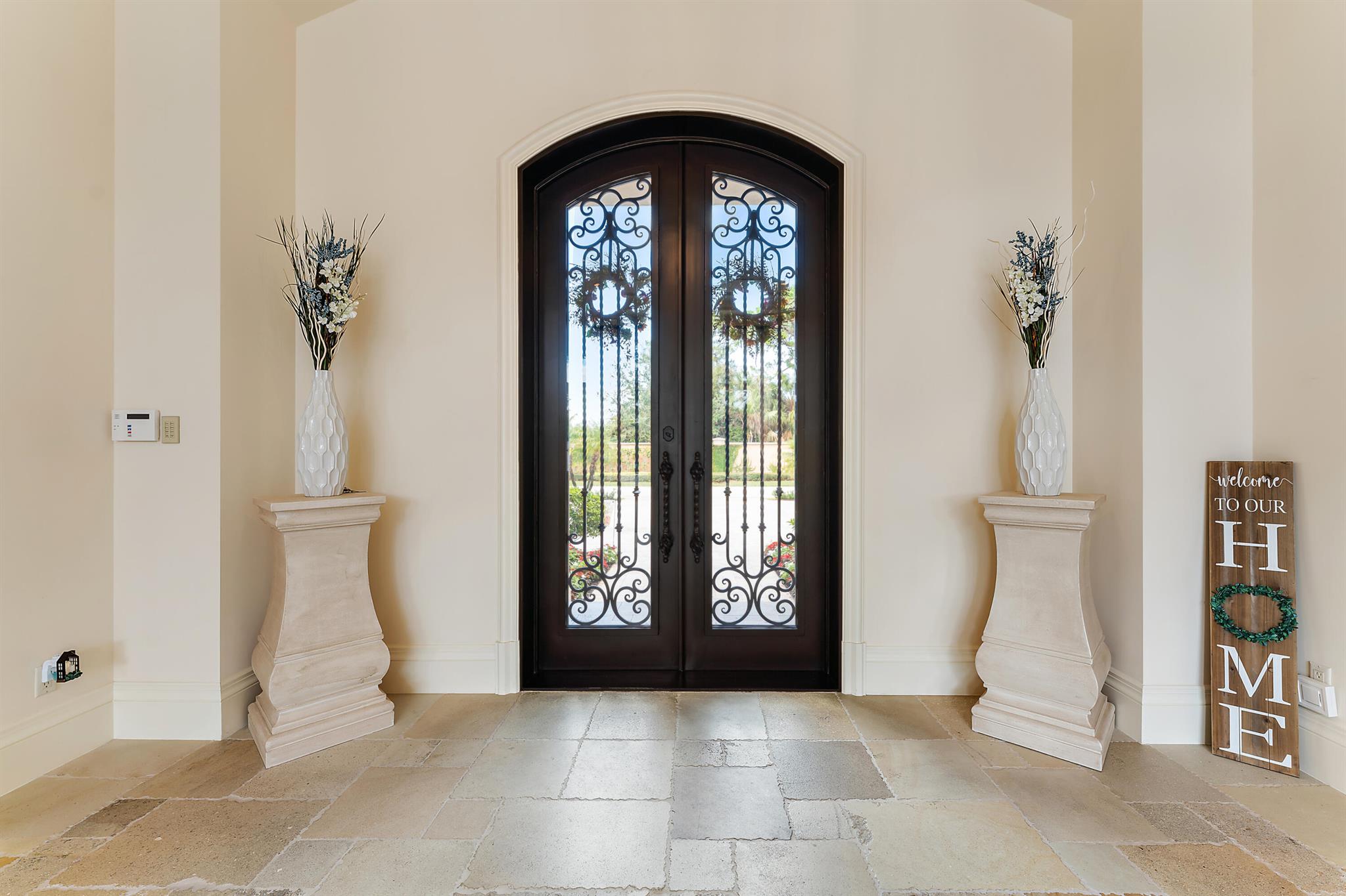 Image to showcase the property located at 135 W Bears Club Drive