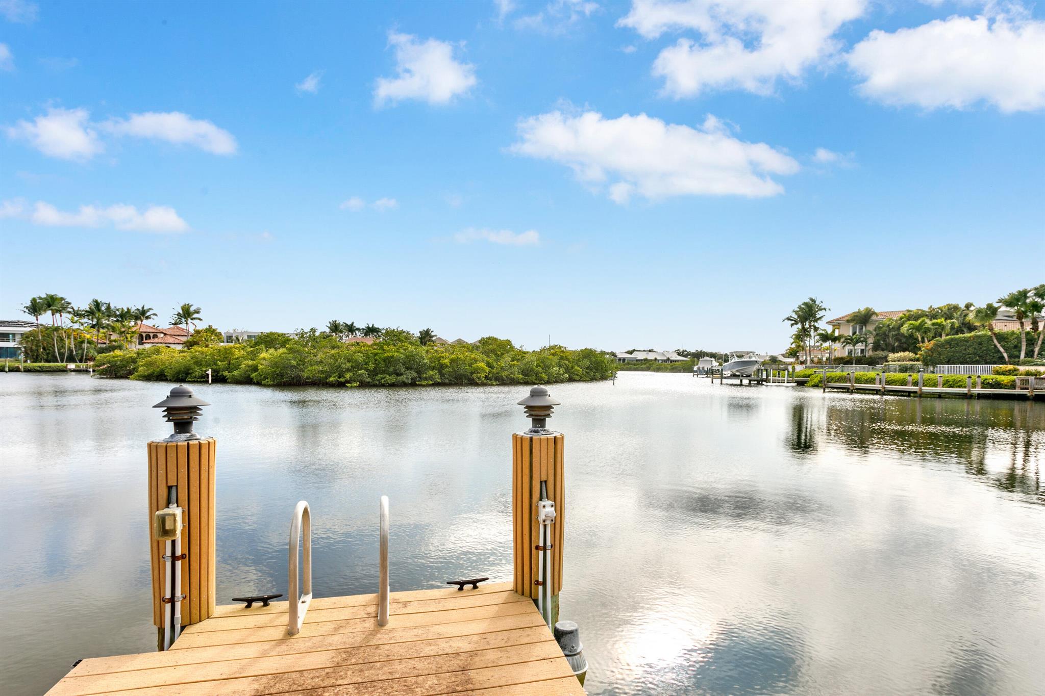 Photo 10 of home located at 251 Regatta Drive, Jupiter FL