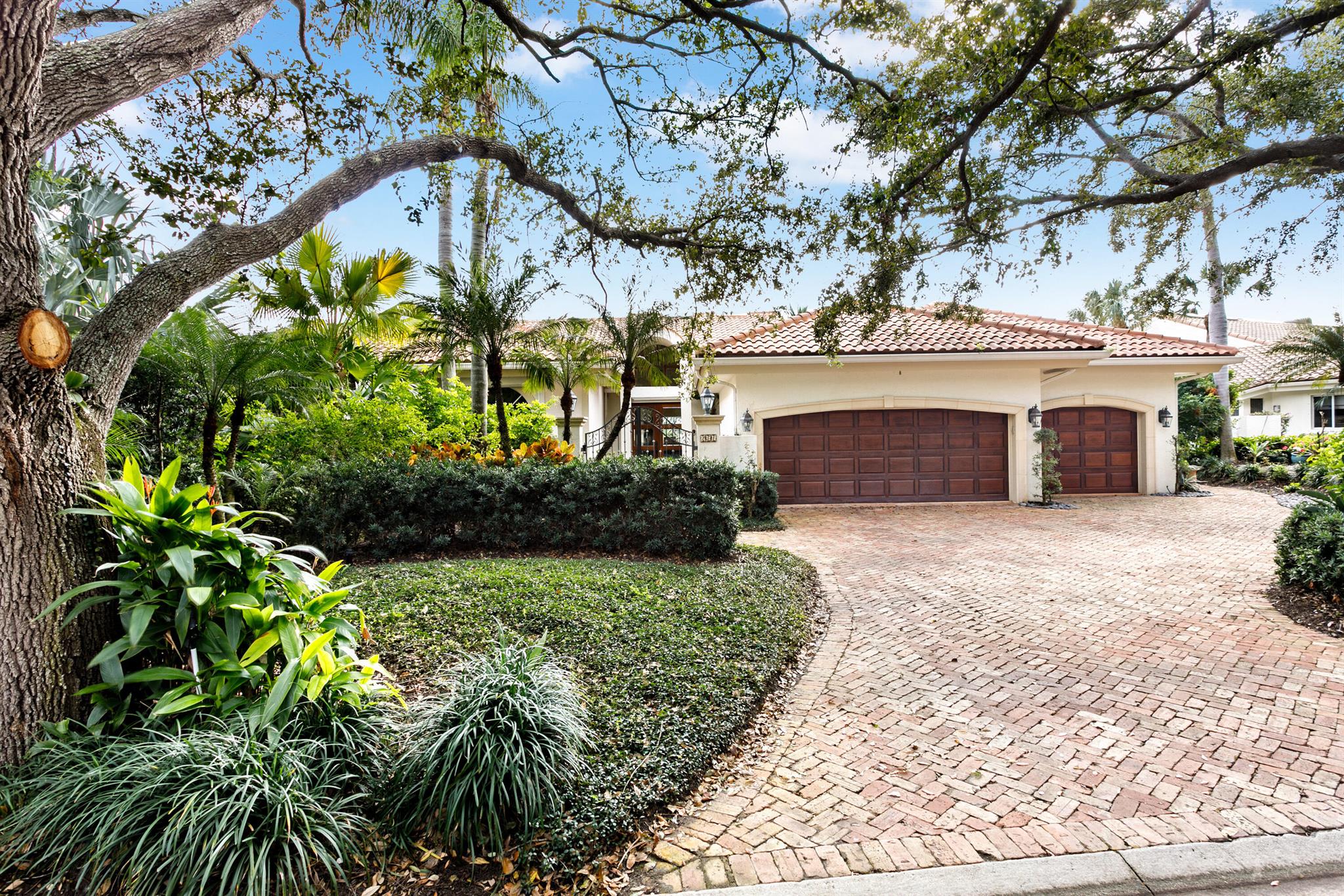 Photo 3 of home located at 251 Regatta Drive, Jupiter FL