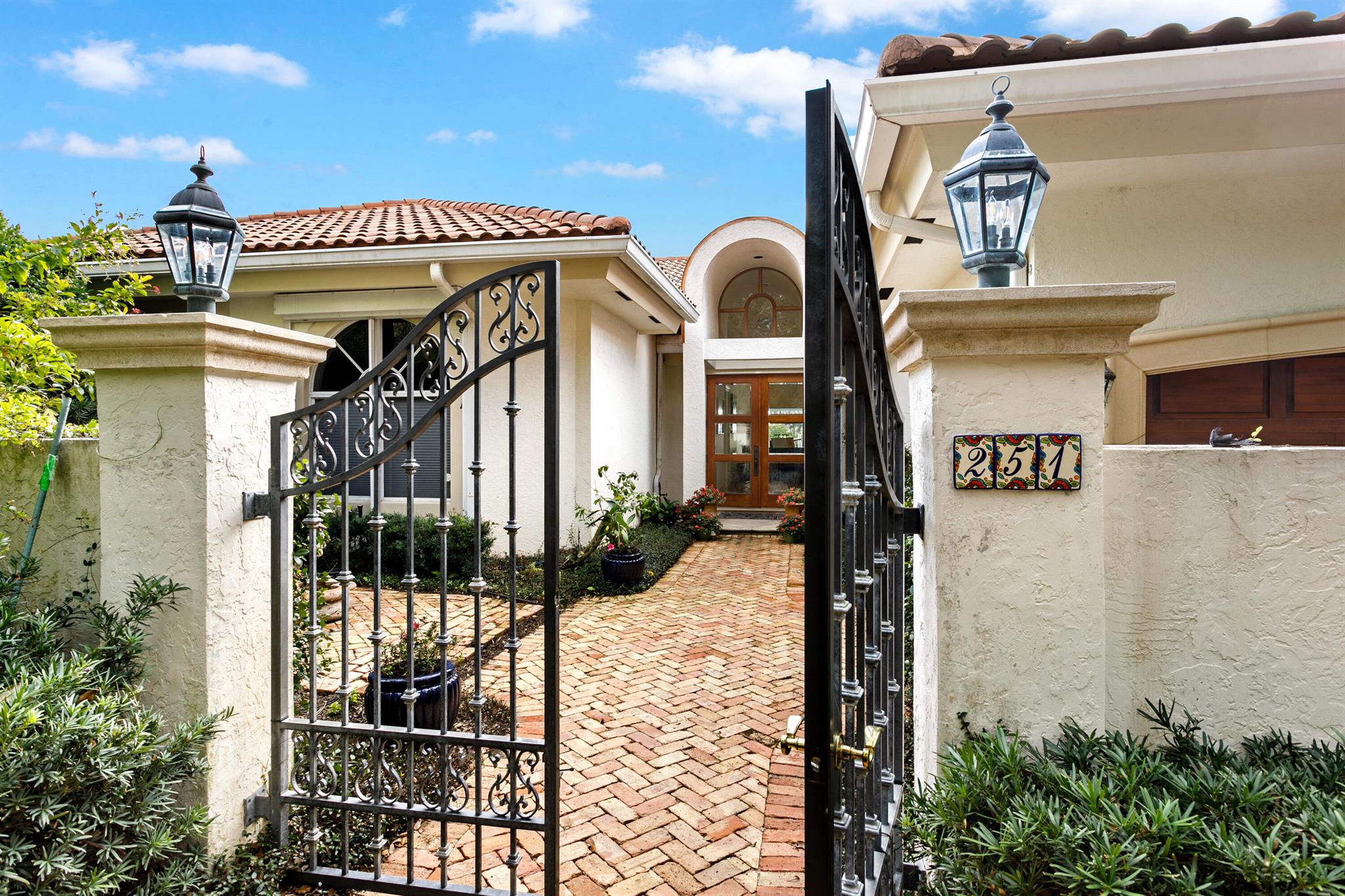 Photo 5 of home located at 251 Regatta Drive, Jupiter FL