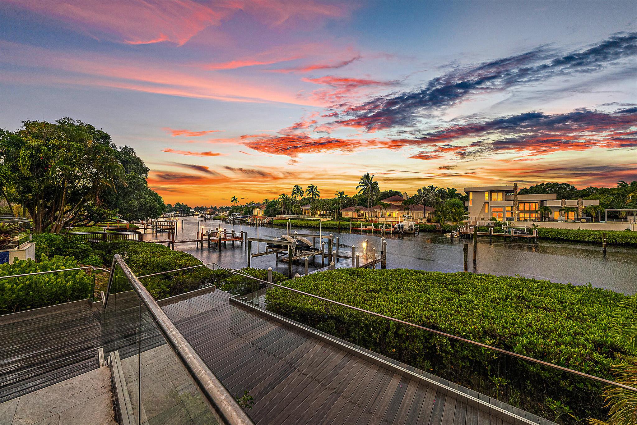 Photo 4 of home located at 107 Quayside Drive, Jupiter FL