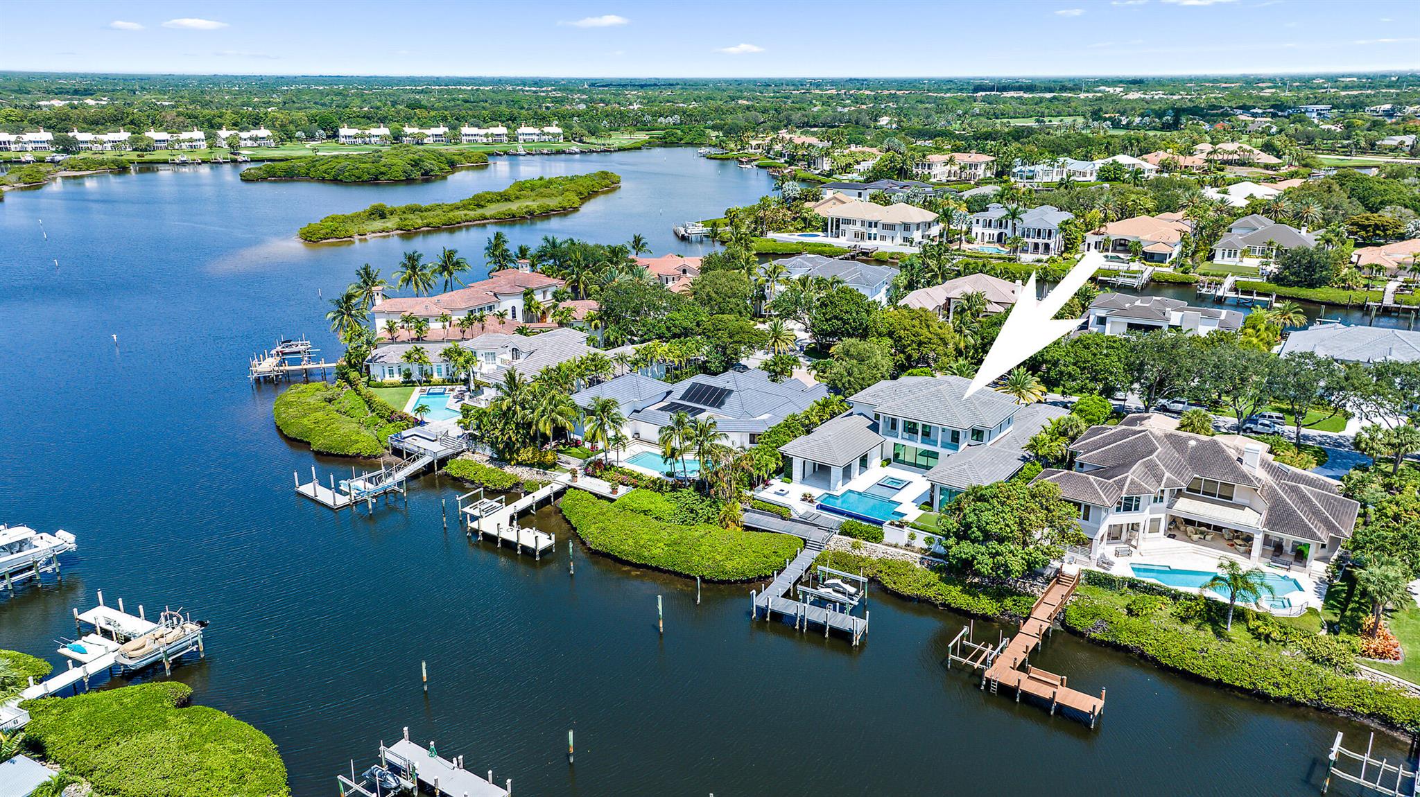 Photo 7 of home located at 107 Quayside Drive, Jupiter FL
