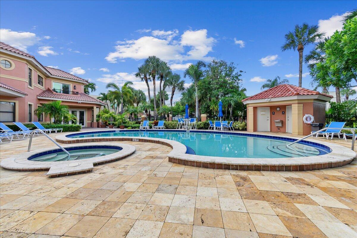 Image to showcase the property located at 41 Uno Lago Drive