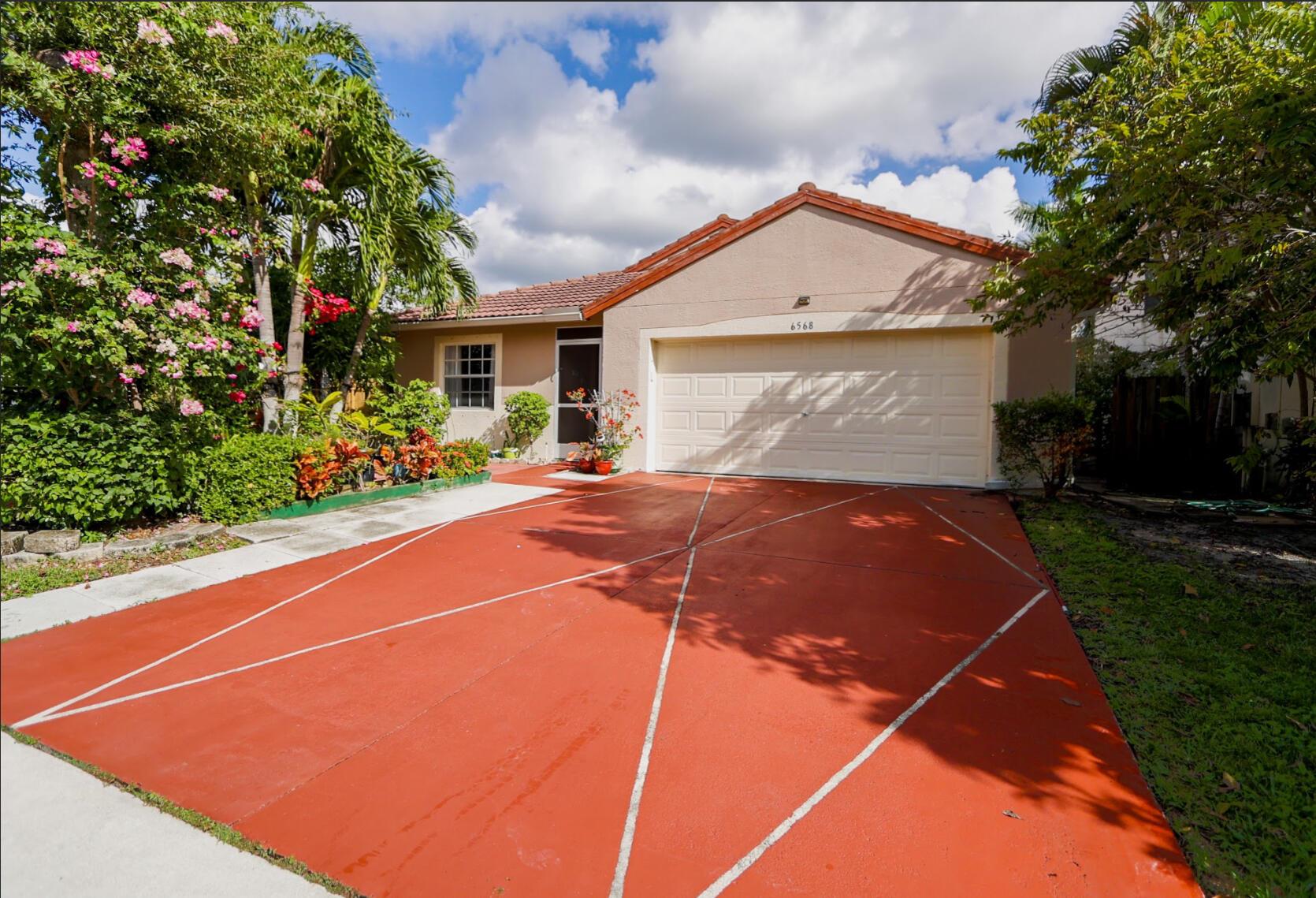 House for Sale in Lake Worth, FL