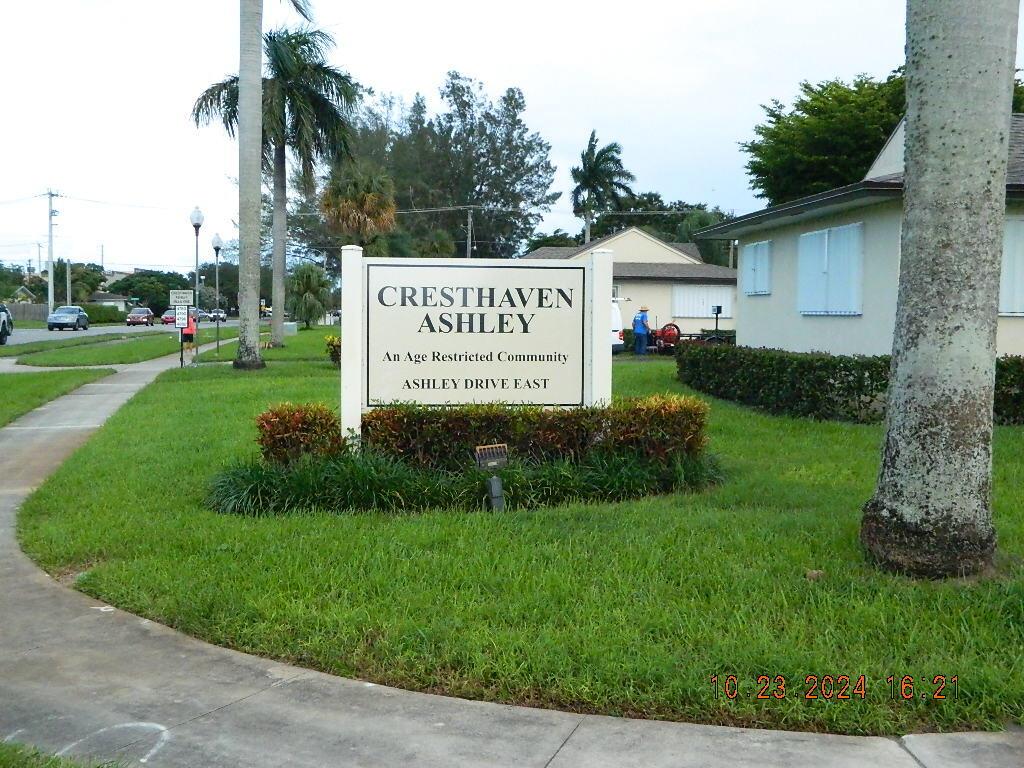 4780 Cresthaven Boulevard Unit E, West Palm Beach, Florida 33415