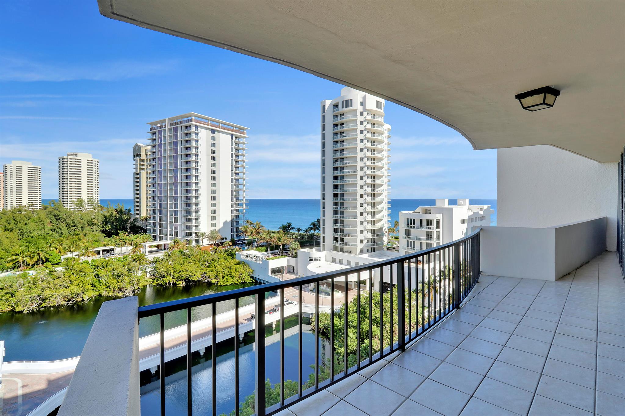 Beautiful Condo unit with double balcony, Balcony in the kitchen faces the intercoastal and the other balcony faces the north with the ocean and exposure to intercostal views as well. Spacious living room and bedroom. Easy access to the beach, walking distance with a lot of community features such as community pool and sauna, fitness center, library, and Tennis and a community room. It is an unmanned gated community with an entry card and entry phone. Great location in Singer Island. This well-maintained condo unit is located in the beautiful Singer Island and offers a unique combination of convenience, comfort, and stunning views. The double balcony provides a perfect setting for enjoying your morning coffee or watching the sunset over the intercoastal waterway.