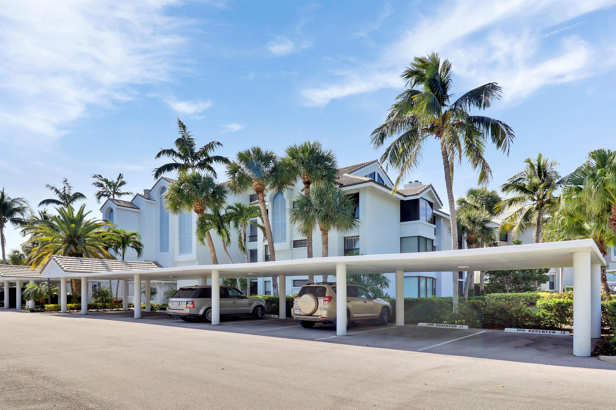 Image to showcase the property located at 144 Bay Colony Drive N