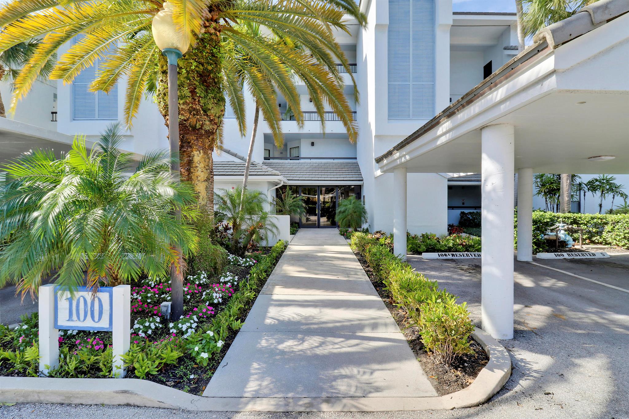 Image to showcase the property located at 144 Bay Colony Drive N