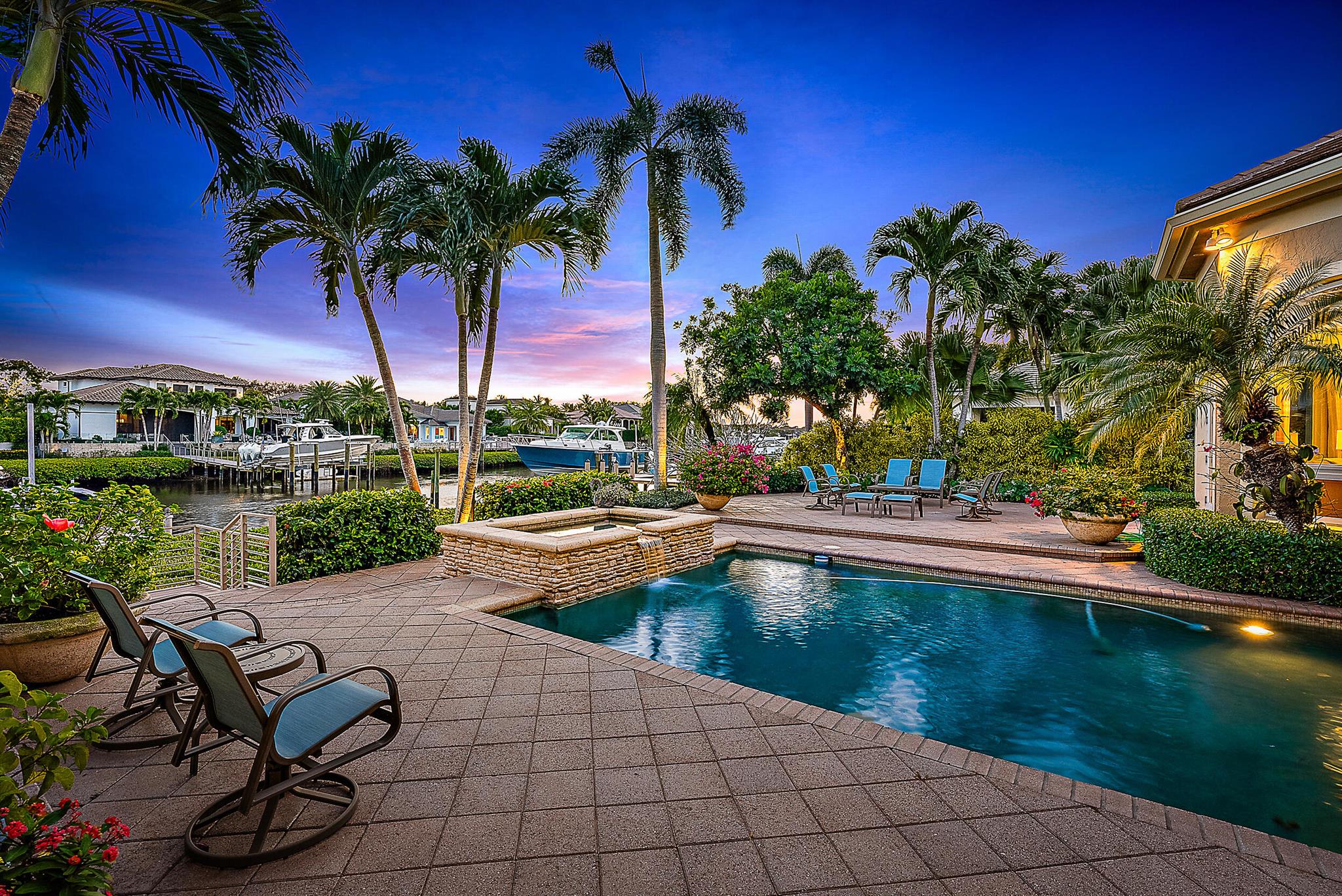 Photo 4 of home located at 139 Commodore Drive, Jupiter FL