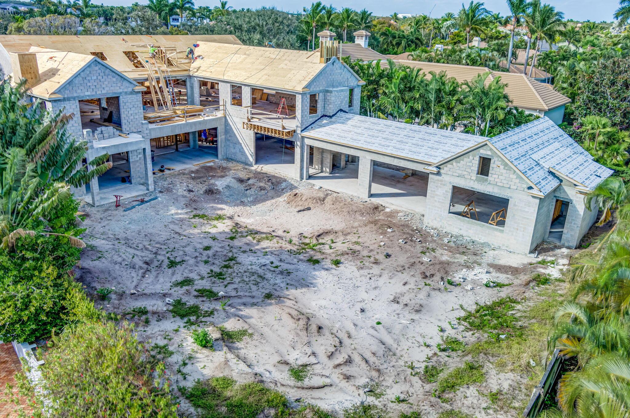 Photo 7 of home located at 467 Mariner Drive, Jupiter FL