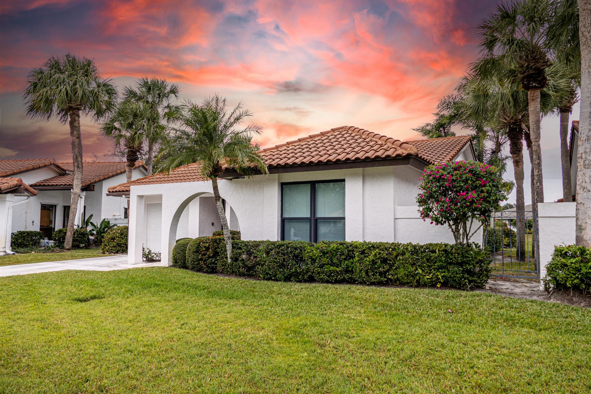 WELCOME HOME to Martin Downs West Villages in desirable Palm City!  This 3 bedroom, 2 bathroom home is near the Clubhouse, golf year round!  Close to the turnpike, I-95, restaurants and shopping!  Come see this one today!