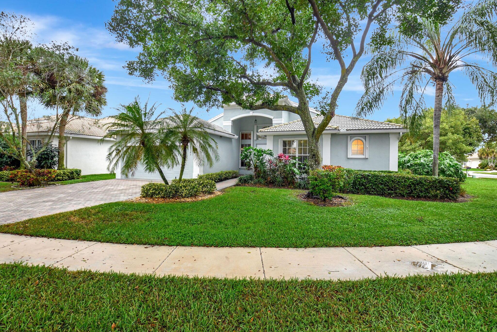 BEAUTIFULLY MAINTAINED PALMA MODEL ON A LARGE CORNER LOT.  SIT ON YOUR SCREENED-IN LANAI & ENJOY A PEAK AT THE LAKE!  THE HOME HAS ACCORDION SHUTTERS, A 2023 A/C UNIT & A 2018 HOT WATER HEATER.  THERE ARE NEUTRAL TILES ON THE DIAGONAL THROUGHOUT THE MAIN LIVING AREAS AS WELL AS IN THE PRIMARY BEDROOM. THE KITCHEN HAS NEWER STAINLESS STEEL APPLIANCES, WHITE CABINETS, GRANITE COUNTERTOPS & A BREAKFAST NOOK.  THE PRIMARY BEDROOM HAS A TRAY CEILING, 2 LARGE WALK-IN CLOSETS, BAY WINDOW SITTING AREA & AN ENSUITE WITH DUAL SINKS, WALK-IN SHOWER, SOAKING TUB & SEPARATE WATER CLOSET.  THE RENOVATED CLUBHOUSE WILL OPEN IN MARCH & WILL BE SPECTACULAR!  THE CHANDELIER IN DR & THE REFRIGERATOR IN GARAGE DO NOT CONVEY.  ALL MEASUREMENTS & INFORMATION DEEMED ACCURATE & SHOULD BE INDEPENDENTLY VERIFIED.