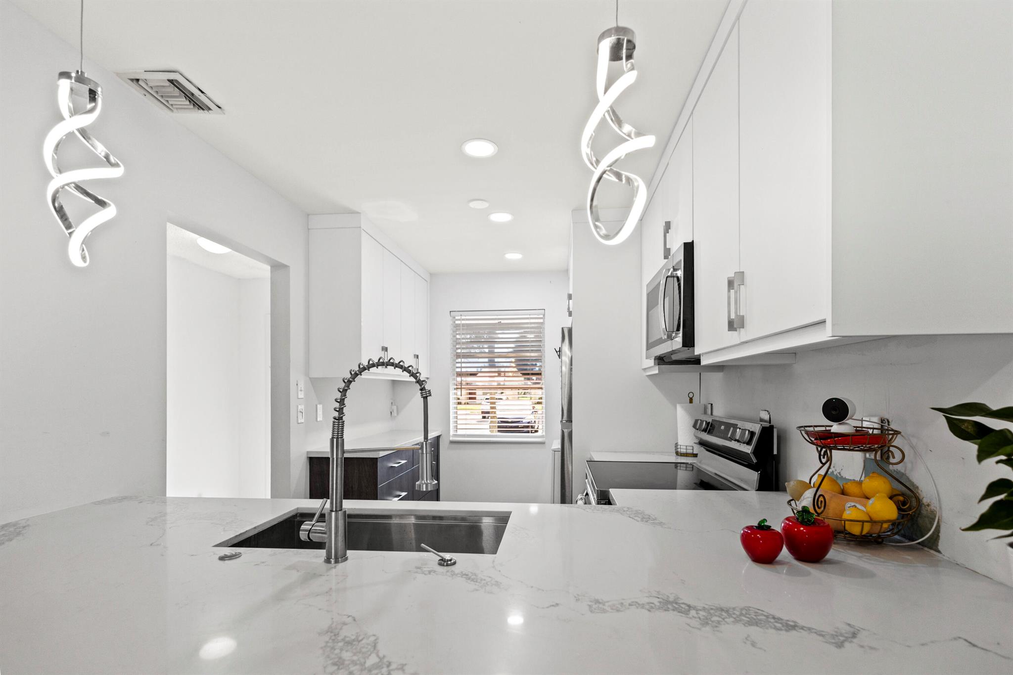 Photo 4 of home located at 439 Lake Helen Drive, West Palm Beach FL