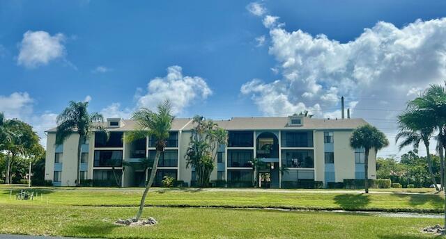 1112 Green Pine Boulevard Unit C1, West Palm Beach, Florida 33409
