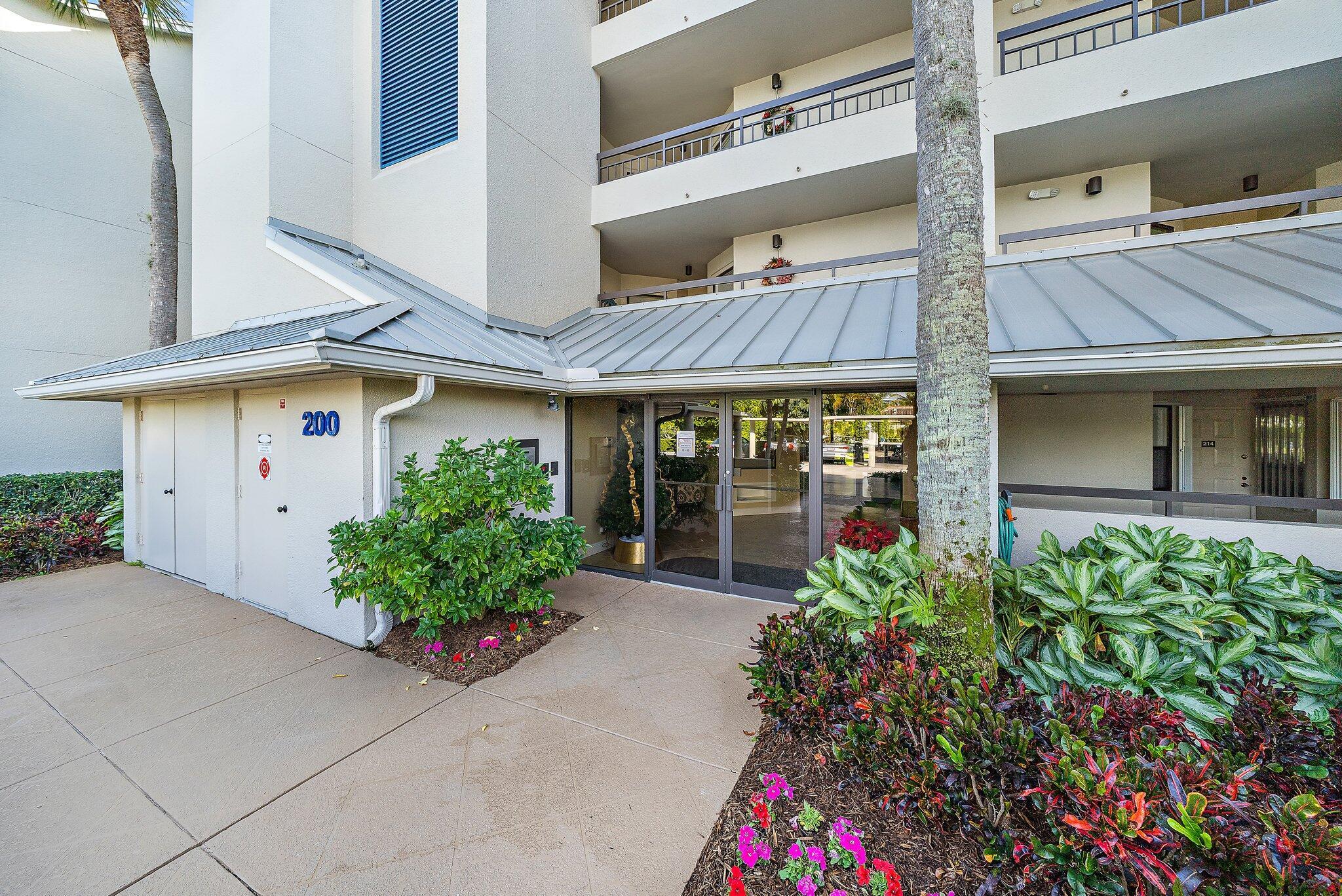 Image to showcase the property located at 243 Bay Colony Drive N
