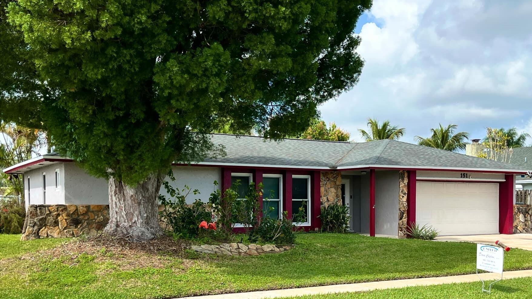 House for Sale in Royal Palm Beach, FL