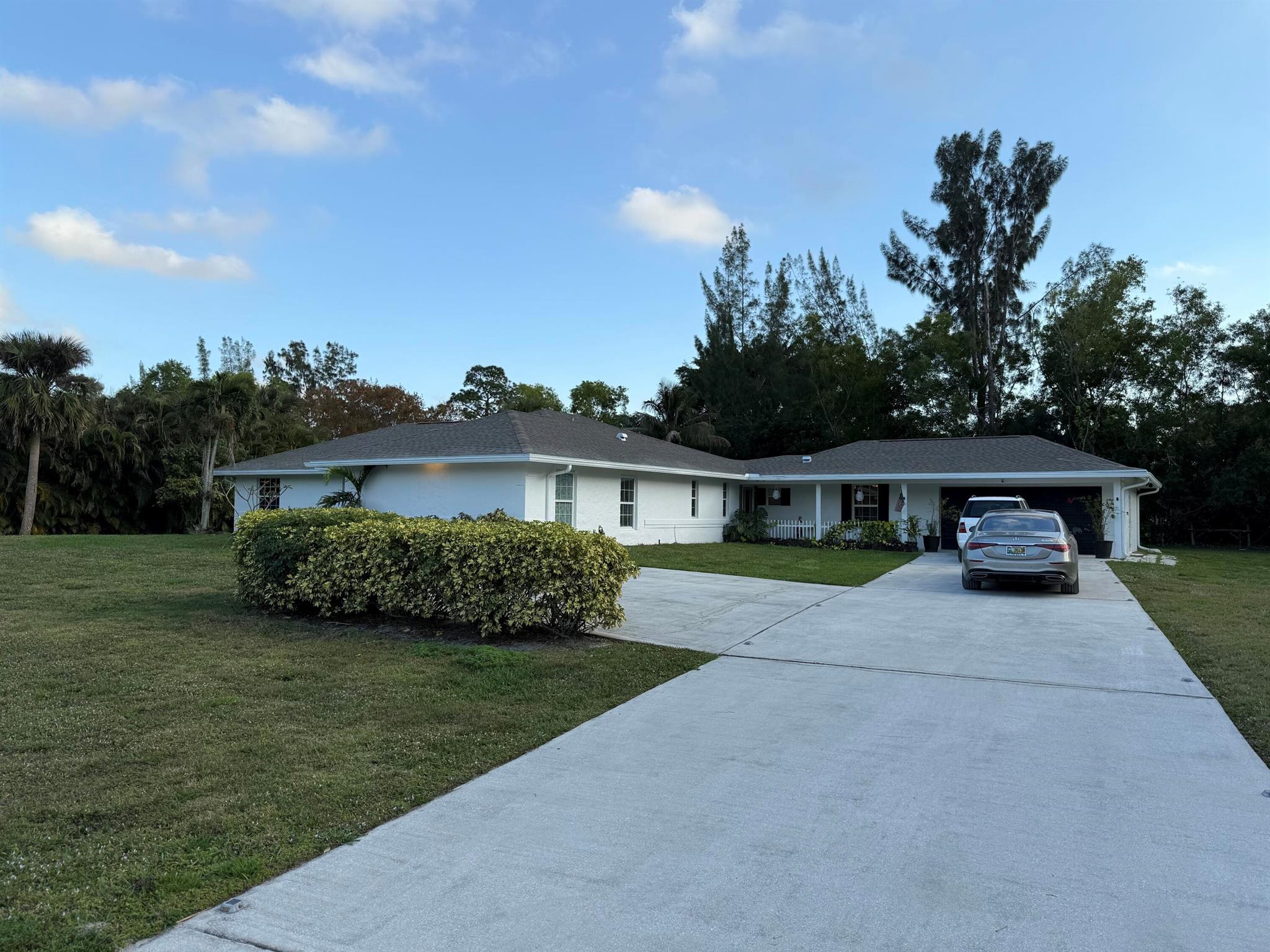 This beautiful house has a separate 1bed apartment with kitchen, full bath and laundry.  Age roof 2024, freshly painted, private pool, 1.42 Acres and much more... come to see it!!