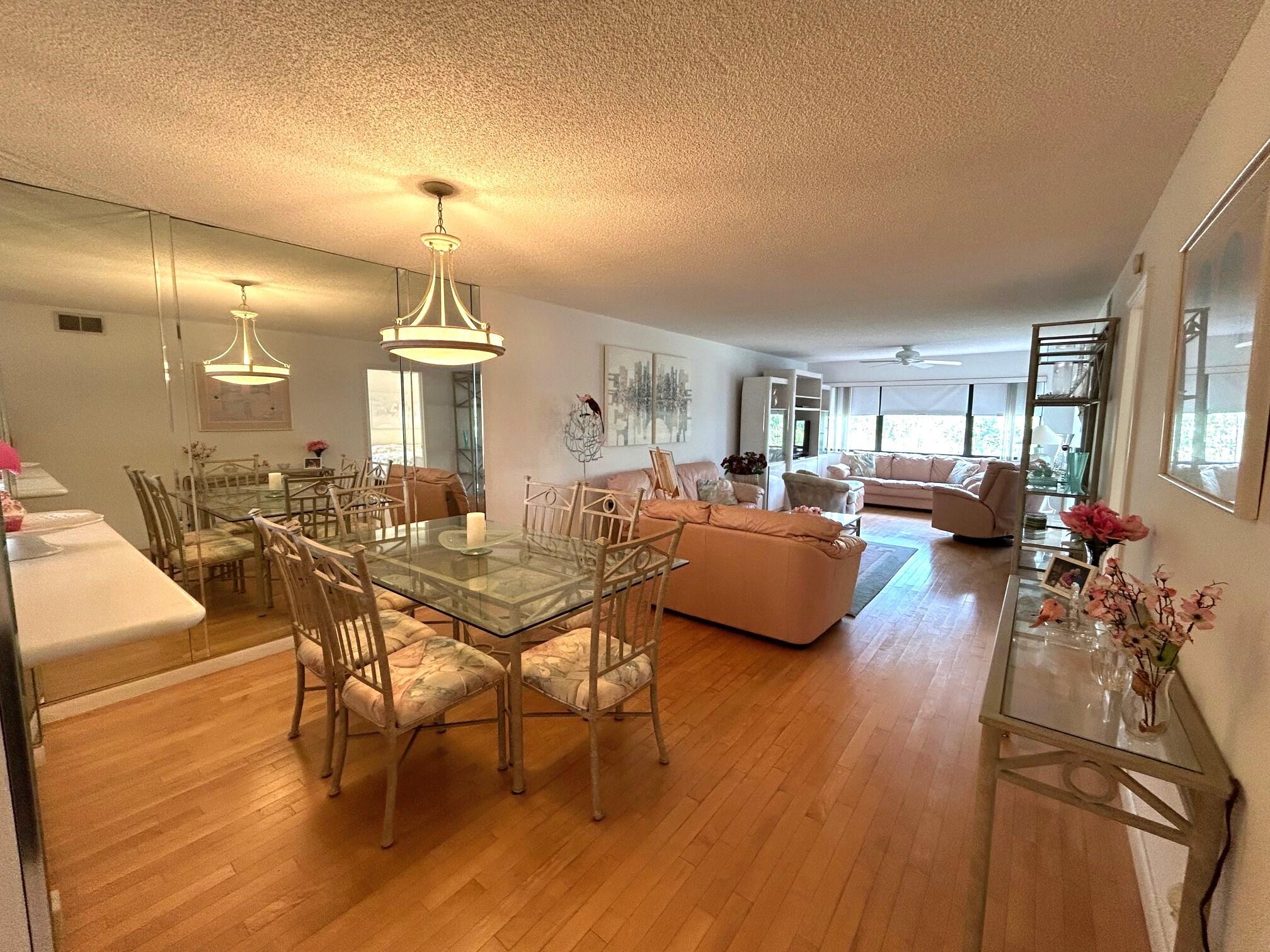 Photo 9 of home located at 7673 Tahiti Lane 106, Lake Worth FL