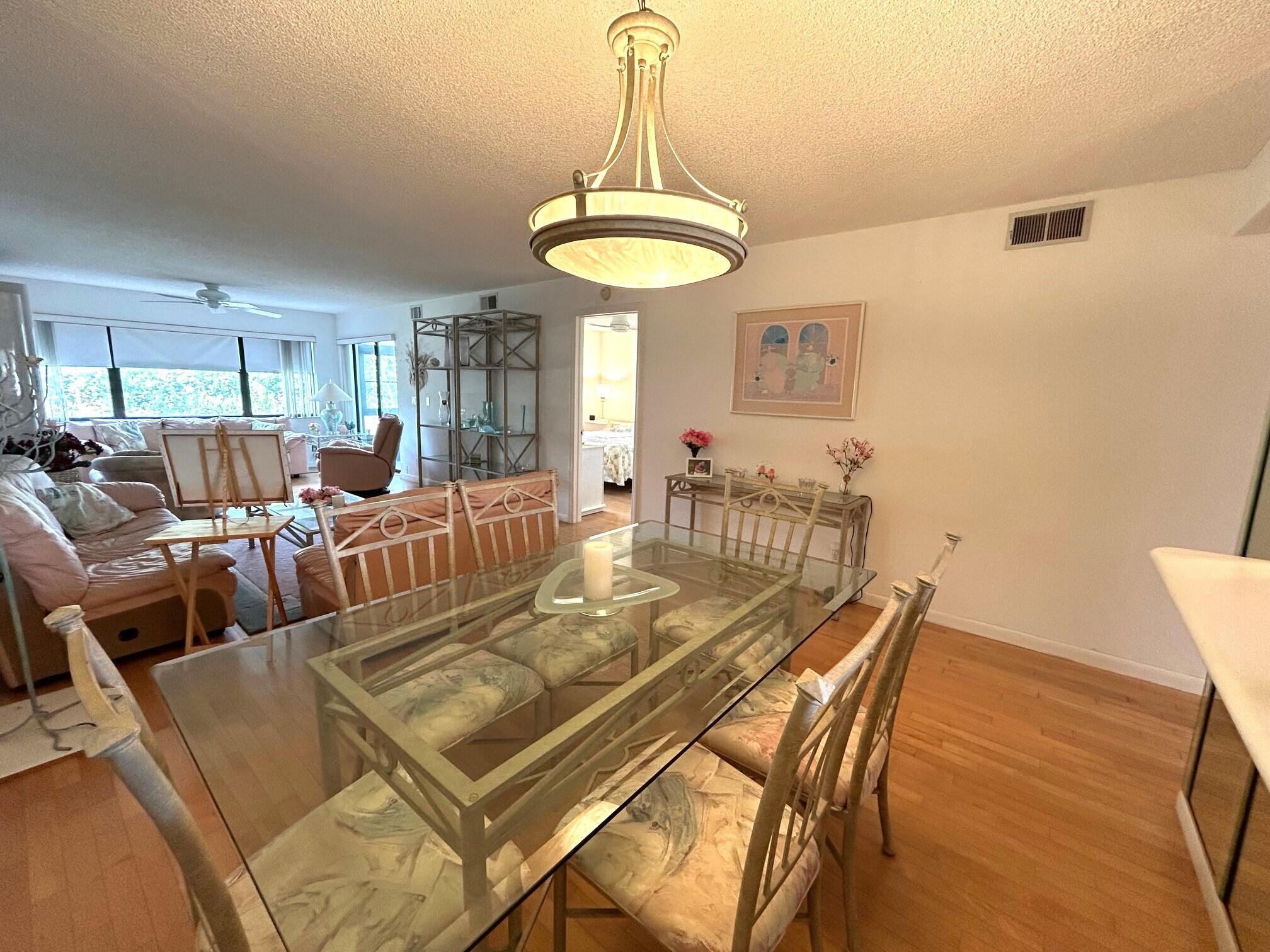 Photo 10 of home located at 7673 Tahiti Lane 106, Lake Worth FL