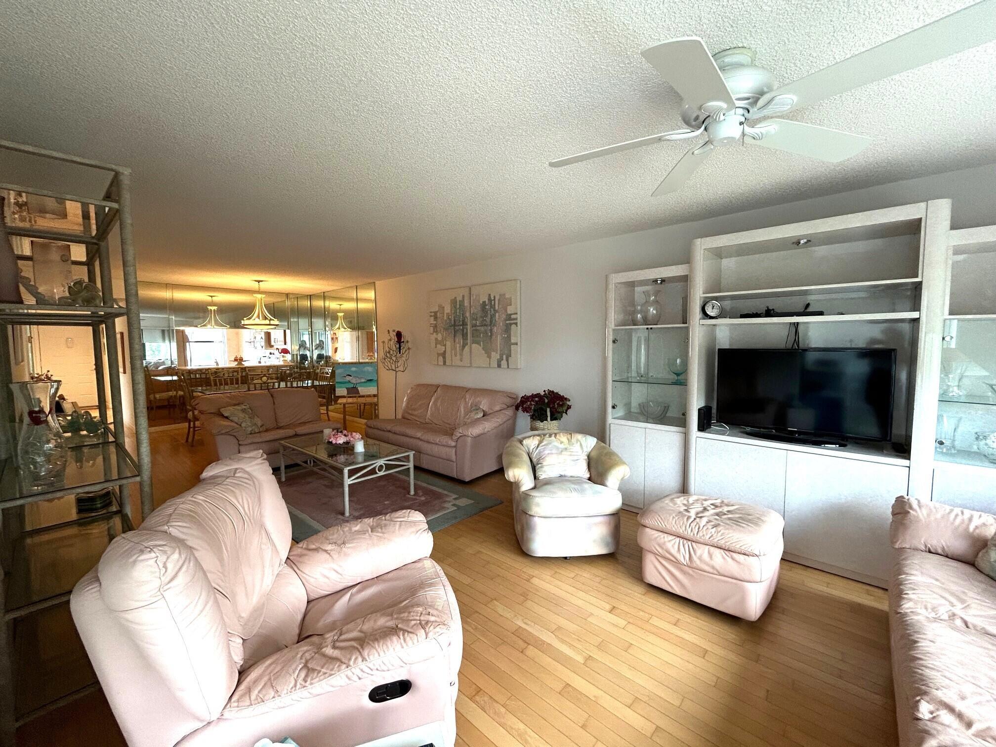 Photo 14 of home located at 7673 Tahiti Lane 106, Lake Worth FL