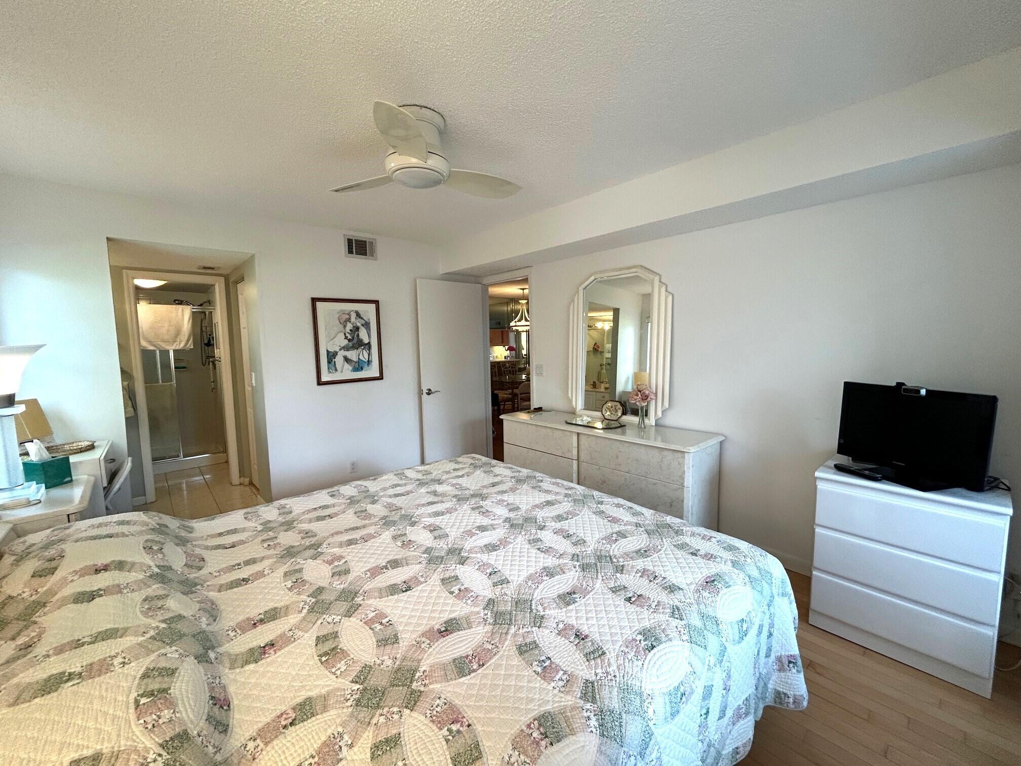 Photo 18 of home located at 7673 Tahiti Lane 106, Lake Worth FL