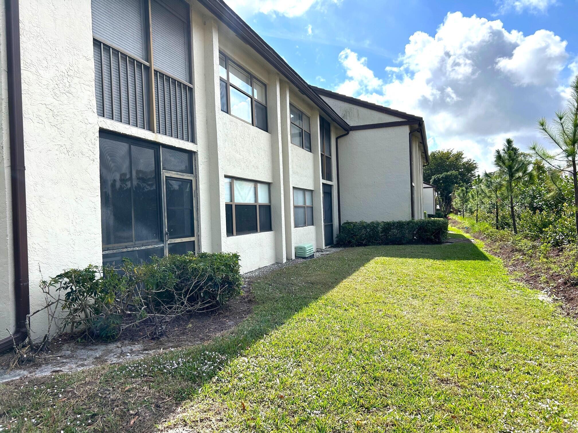 Photo 29 of home located at 7673 Tahiti Lane 106, Lake Worth FL