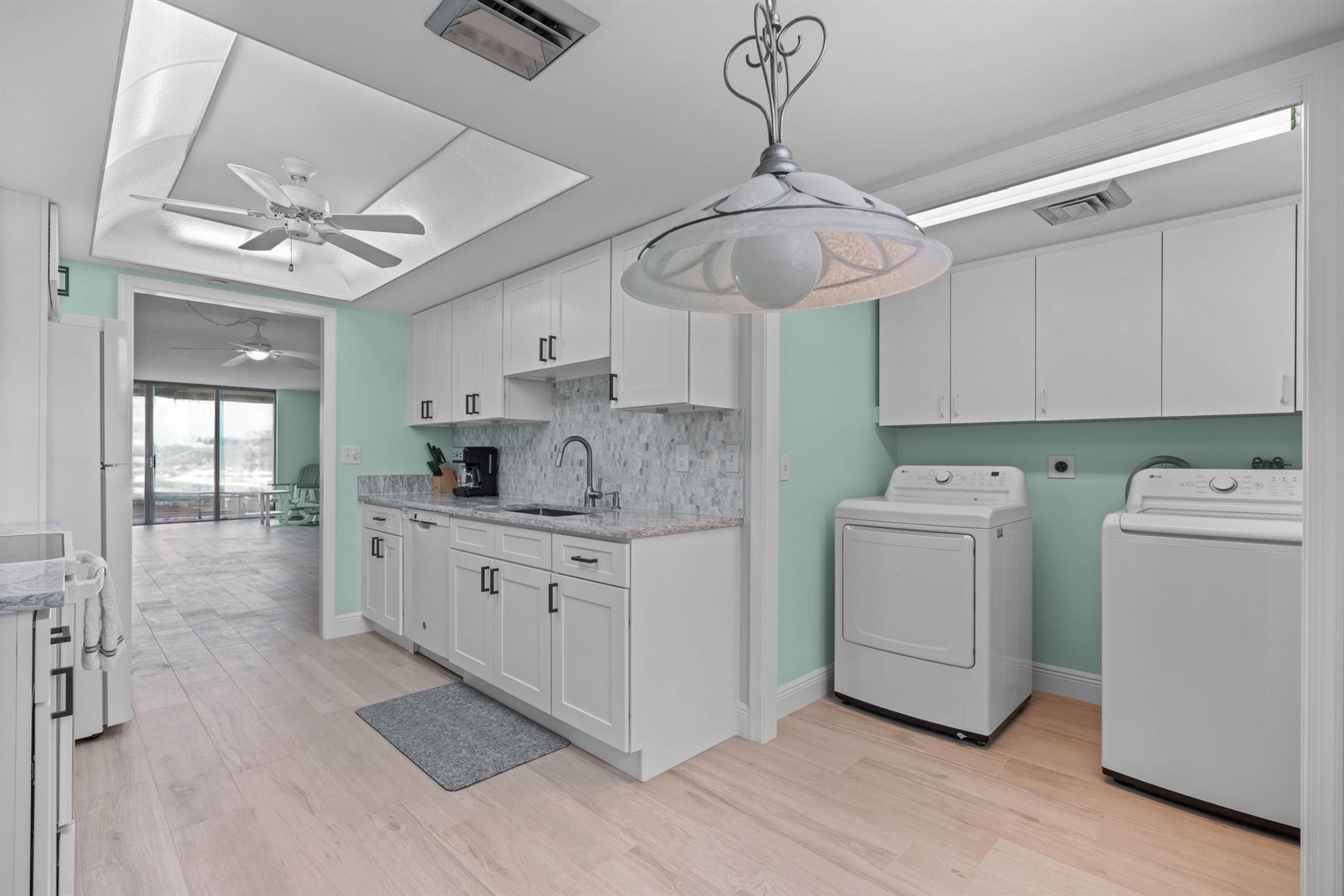 Photo 12 of home located at 1542 Jupiter Cove Drive 207, Jupiter FL