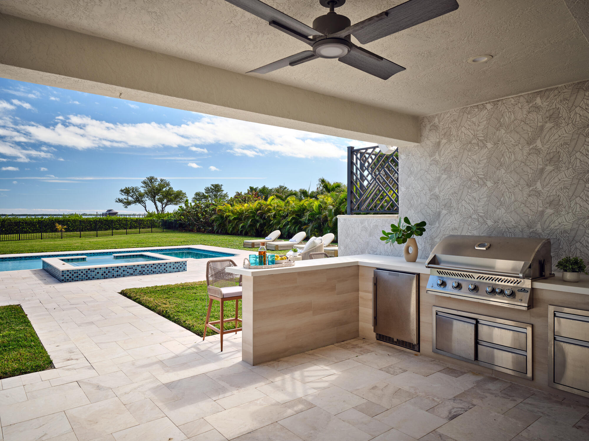 Photo 7 of home located at 130 N Sewalls Point Road, Sewalls Point FL