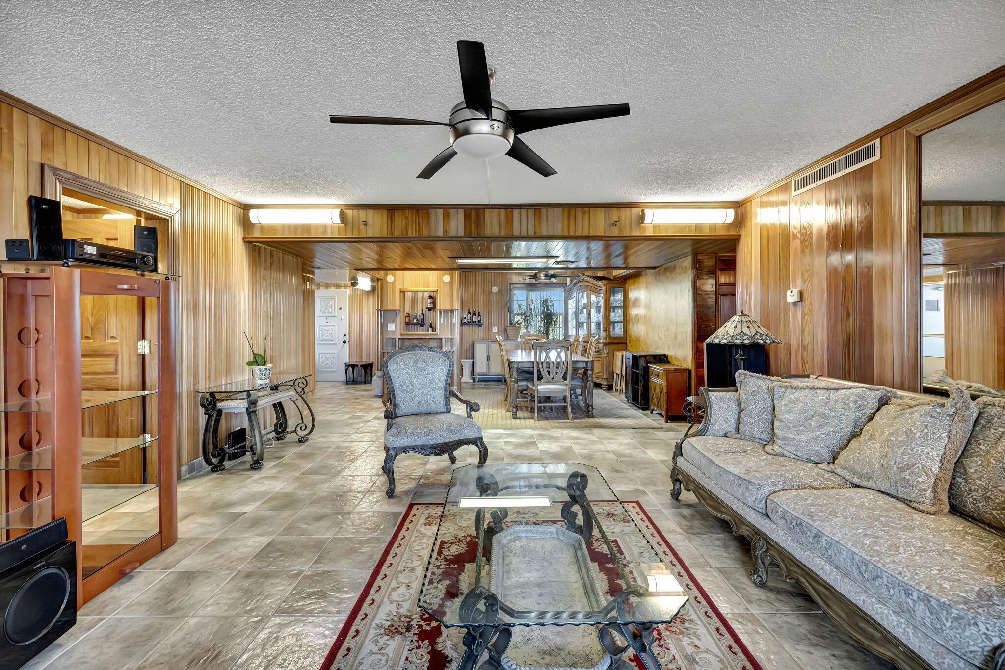Photo 9 of home located at 3910 Inverrary Boulevard 601-B, Lauderhill FL